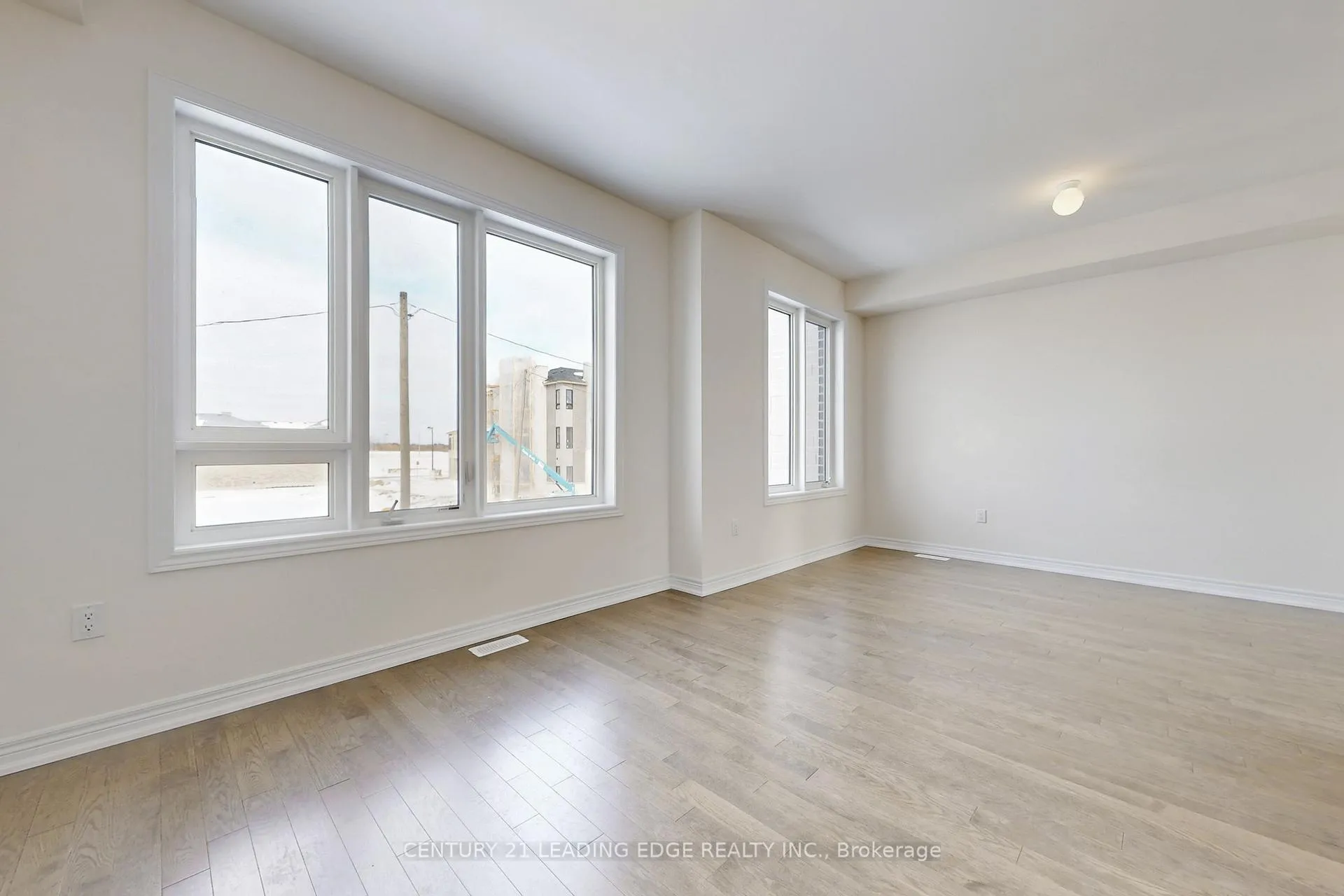 Photo 12 of 129 Vine Cliff Boulevard, Markham, Victoria Manor-Jennings Gate — HOMEH