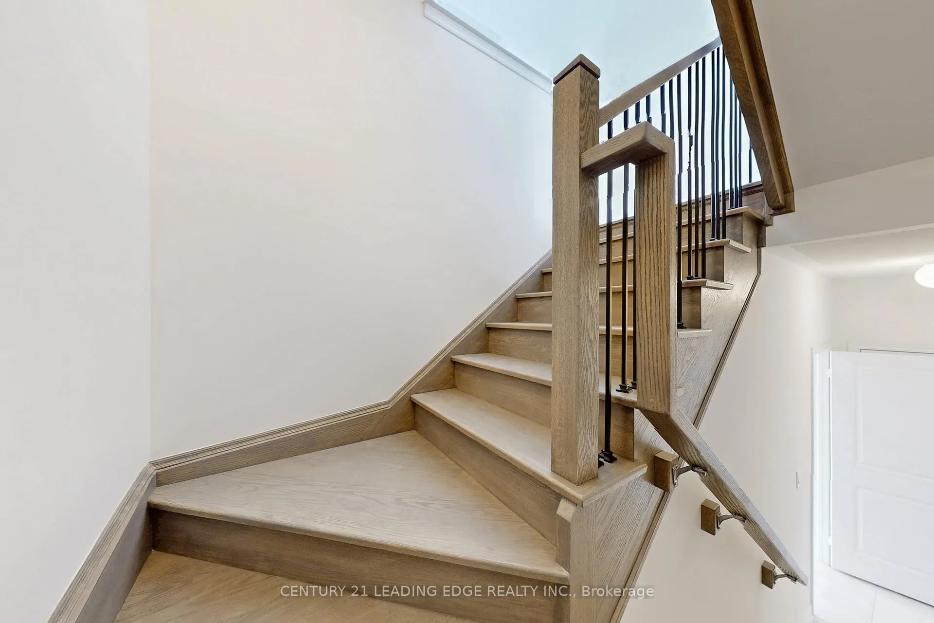 Photo 35 of 129 Vine Cliff Boulevard, Markham, Victoria Manor-Jennings Gate — HOMEH