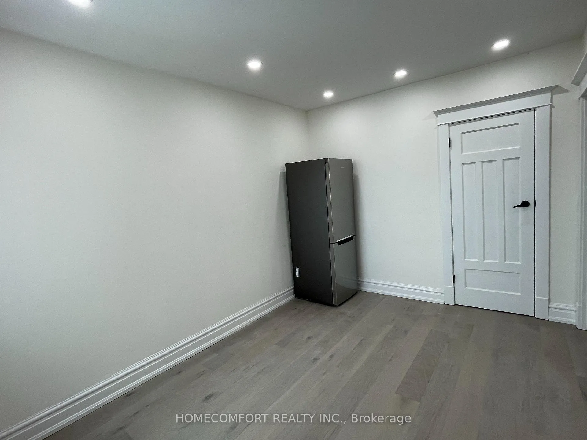 Photo 7 of Unit Upper, 33 Strathmore Boulevard, Toronto, Danforth — HOMEH