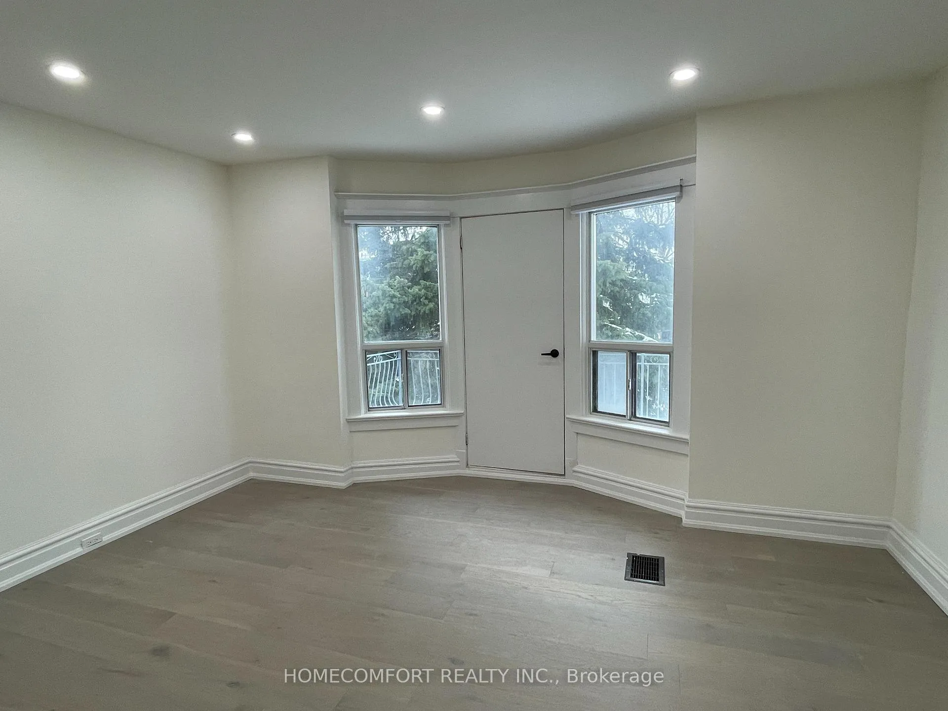 Photo 9 of Unit Upper, 33 Strathmore Boulevard, Toronto, Danforth — HOMEH