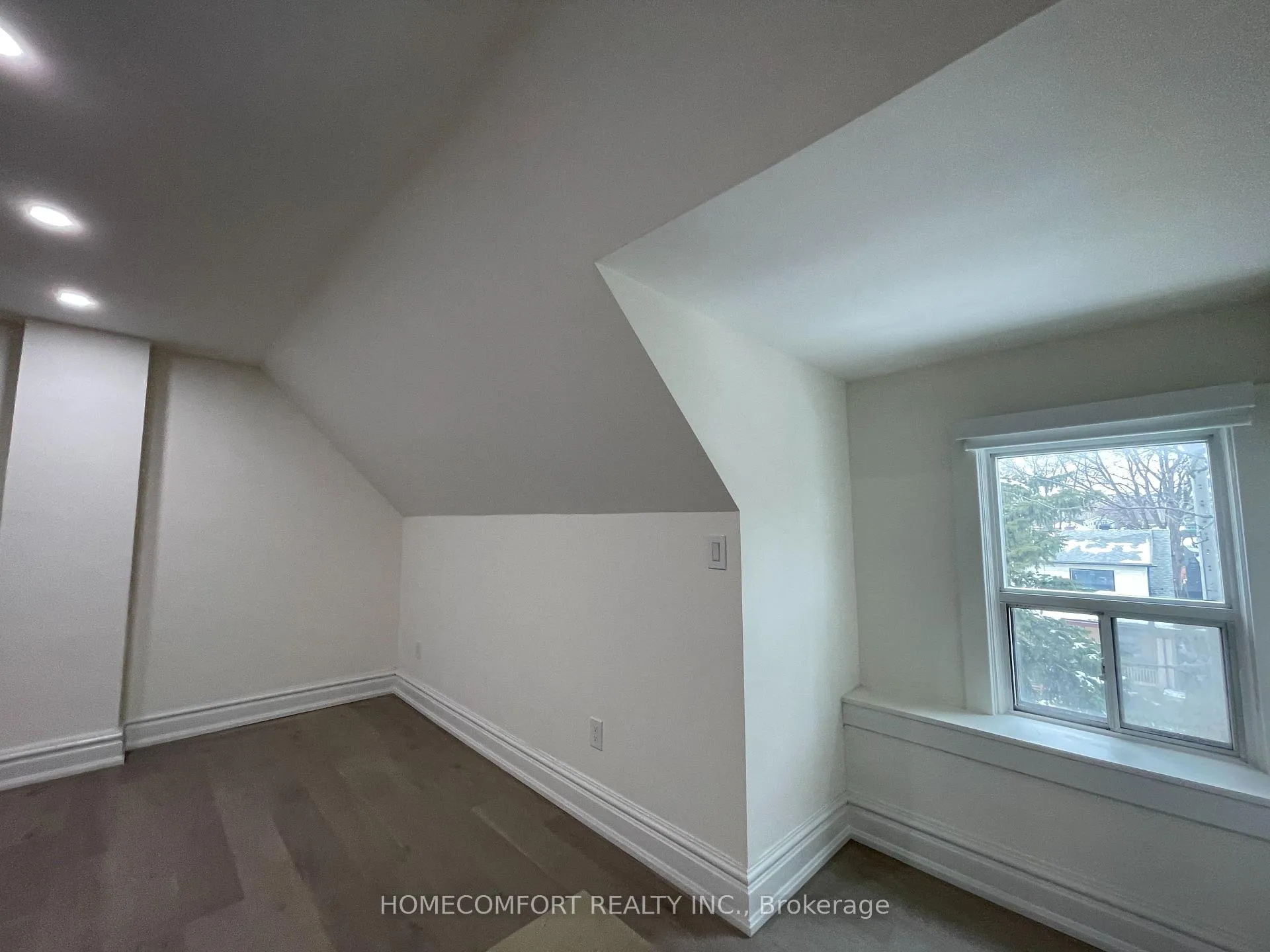 Photo 26 of Unit Upper, 33 Strathmore Boulevard, Toronto, Danforth — HOMEH