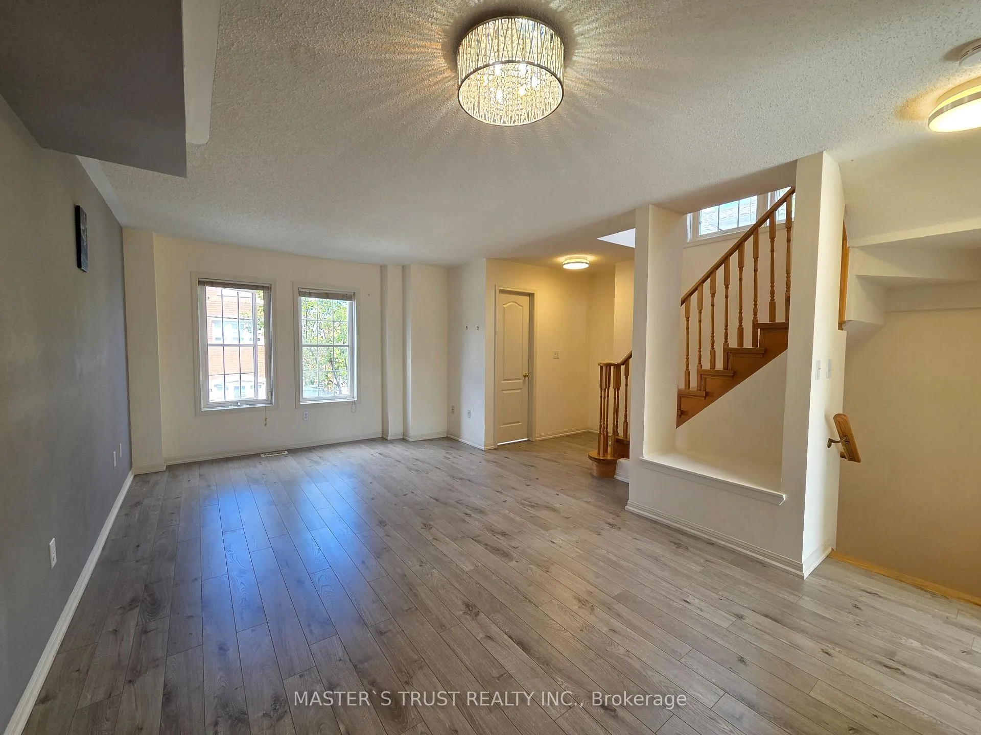 Photo 4 of 5 Nakina Way, Markham, Village Green-South Unionville — HOMEH
