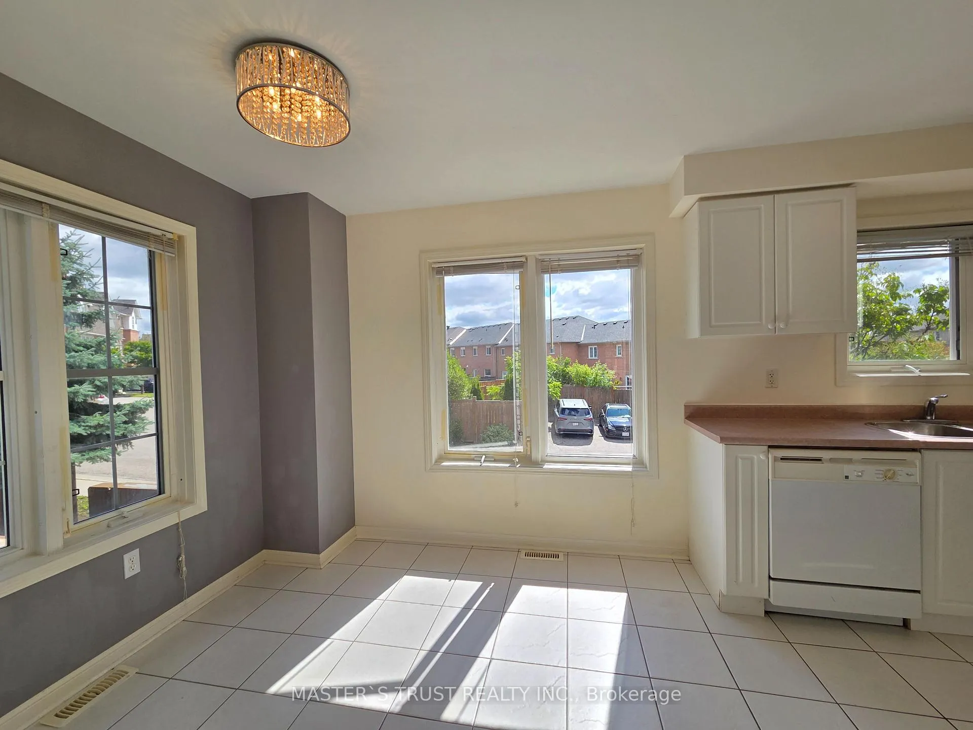 Photo 6 of 5 Nakina Way, Markham, Village Green-South Unionville — HOMEH