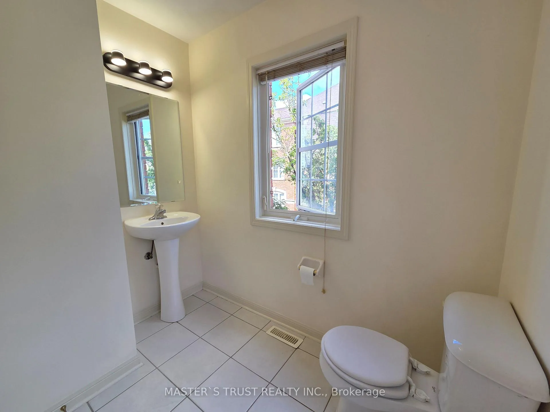Photo 8 of 5 Nakina Way, Markham, Village Green-South Unionville — HOMEH