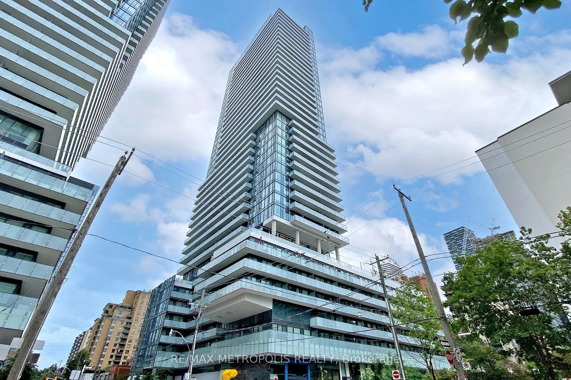 Photo 2 of Unit 3710, 161 Roehampton Avenue, Toronto, Mount Pleasant West — HOMEH