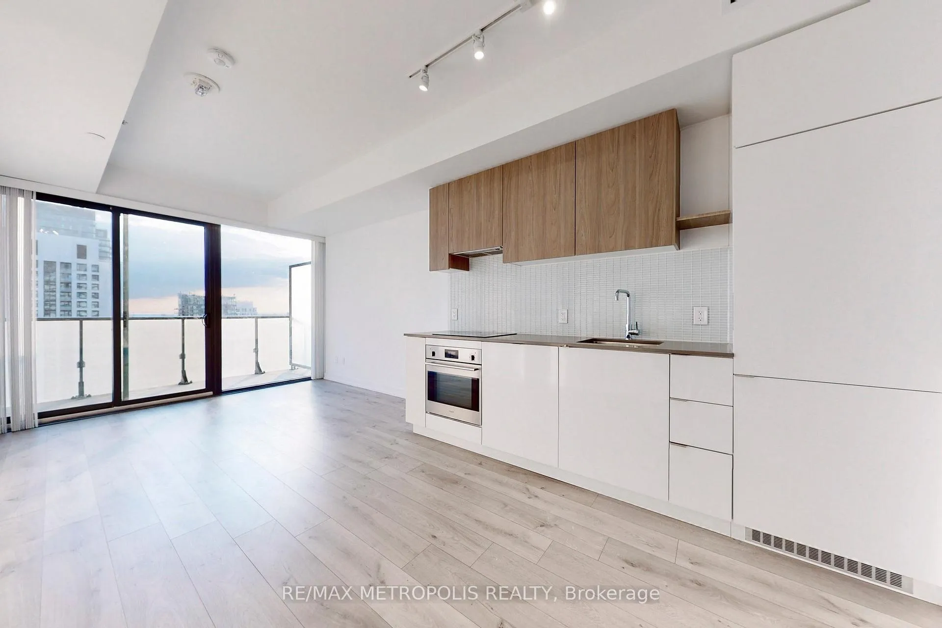 Photo 5 of Unit 3710, 161 Roehampton Avenue, Toronto, Mount Pleasant West — HOMEH
