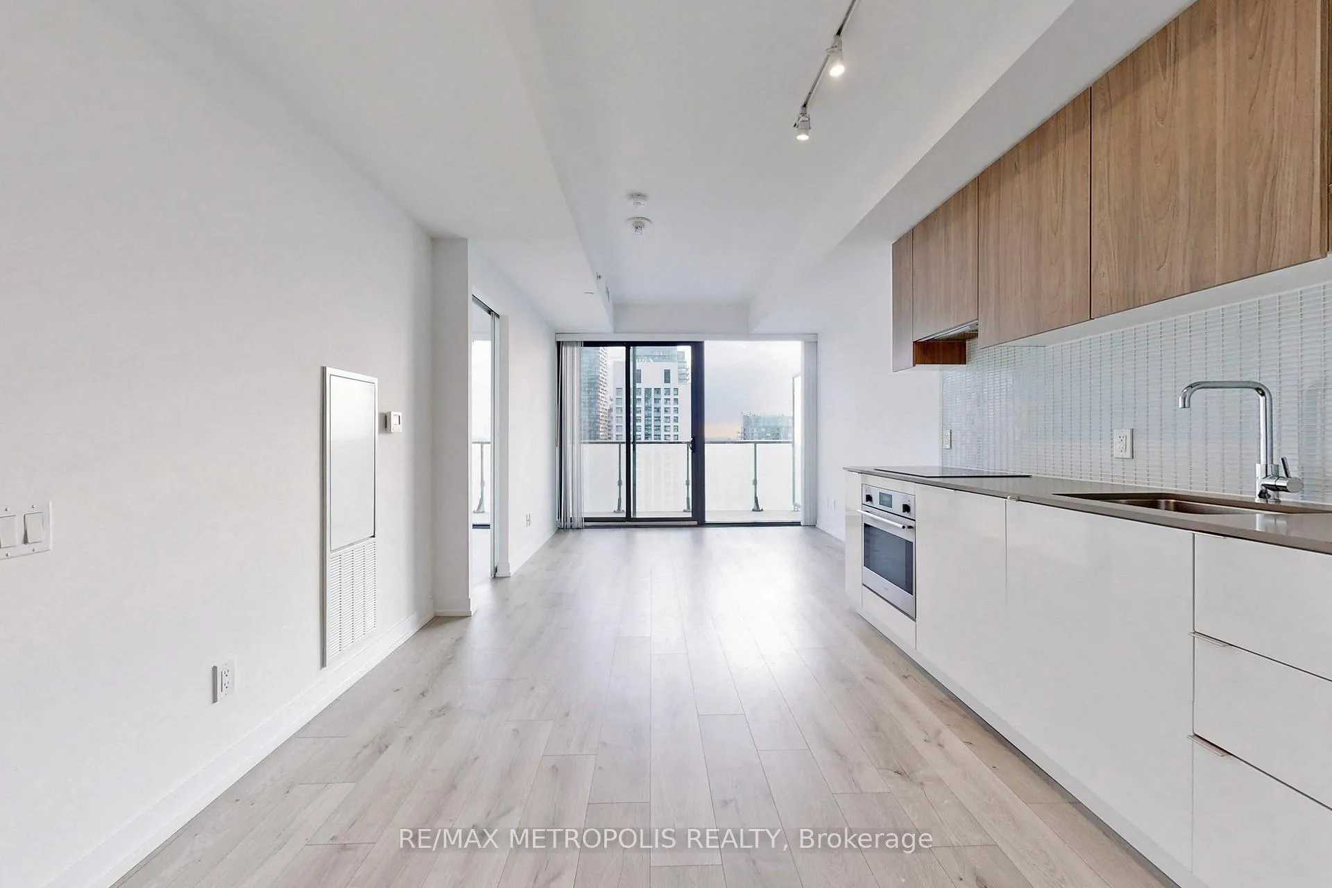 Photo 6 of Unit 3710, 161 Roehampton Avenue, Toronto, Mount Pleasant West — HOMEH