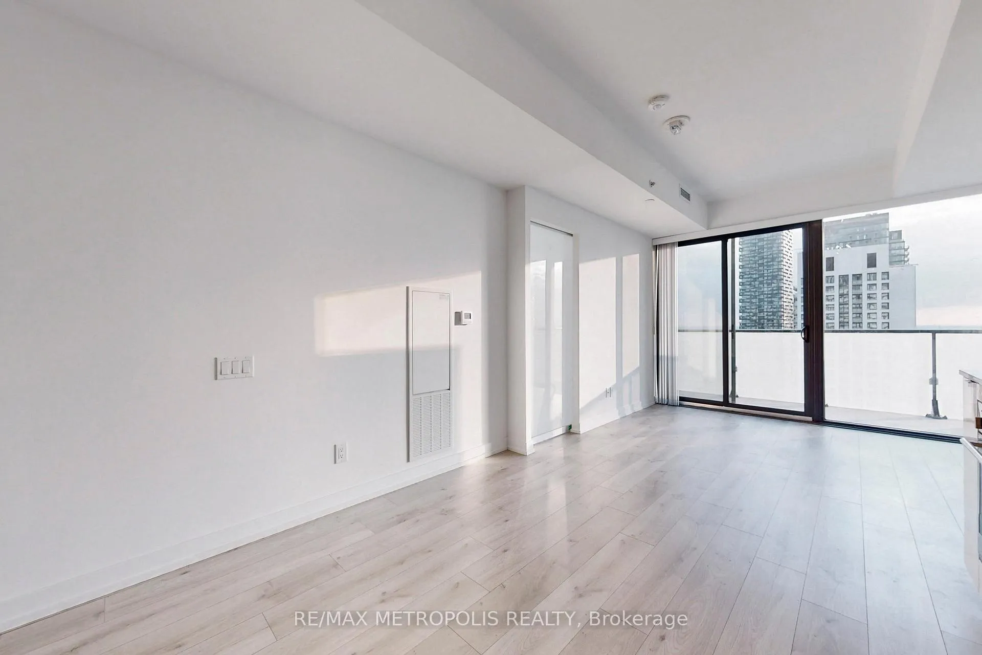 Photo 7 of Unit 3710, 161 Roehampton Avenue, Toronto, Mount Pleasant West — HOMEH