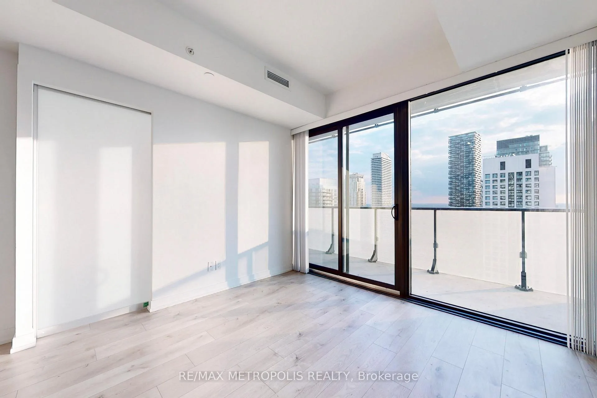 Photo 10 of Unit 3710, 161 Roehampton Avenue, Toronto, Mount Pleasant West — HOMEH