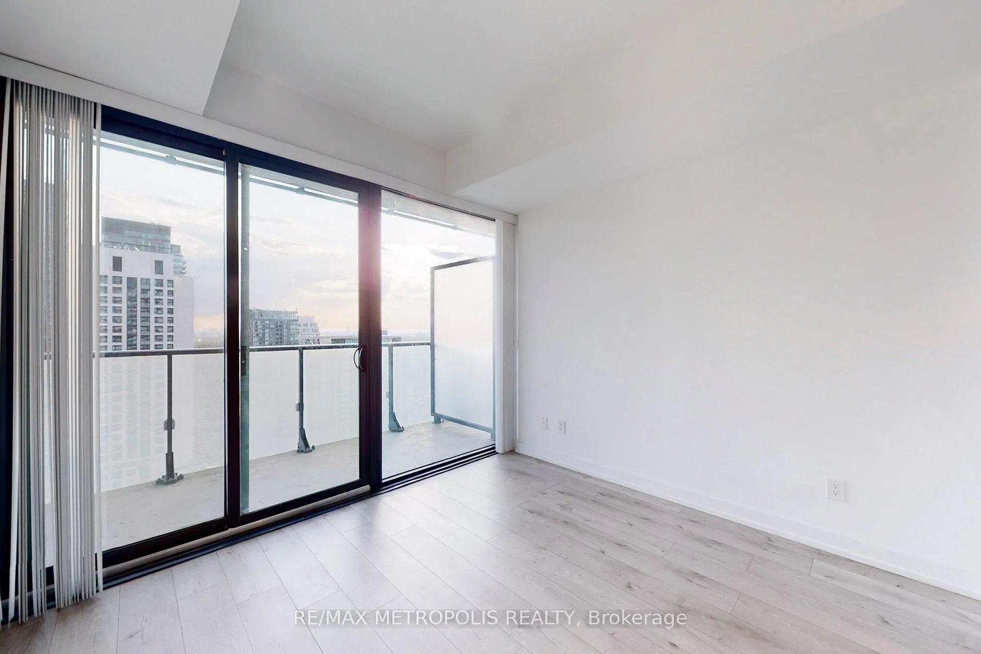 Photo 13 of Unit 3710, 161 Roehampton Avenue, Toronto, Mount Pleasant West — HOMEH