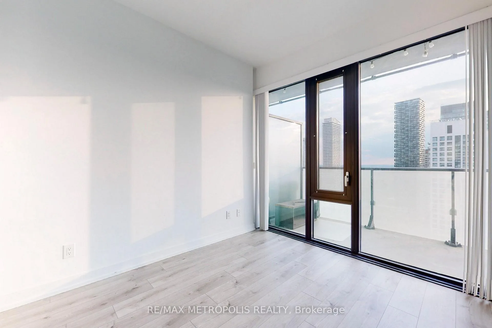 Photo 14 of Unit 3710, 161 Roehampton Avenue, Toronto, Mount Pleasant West — HOMEH