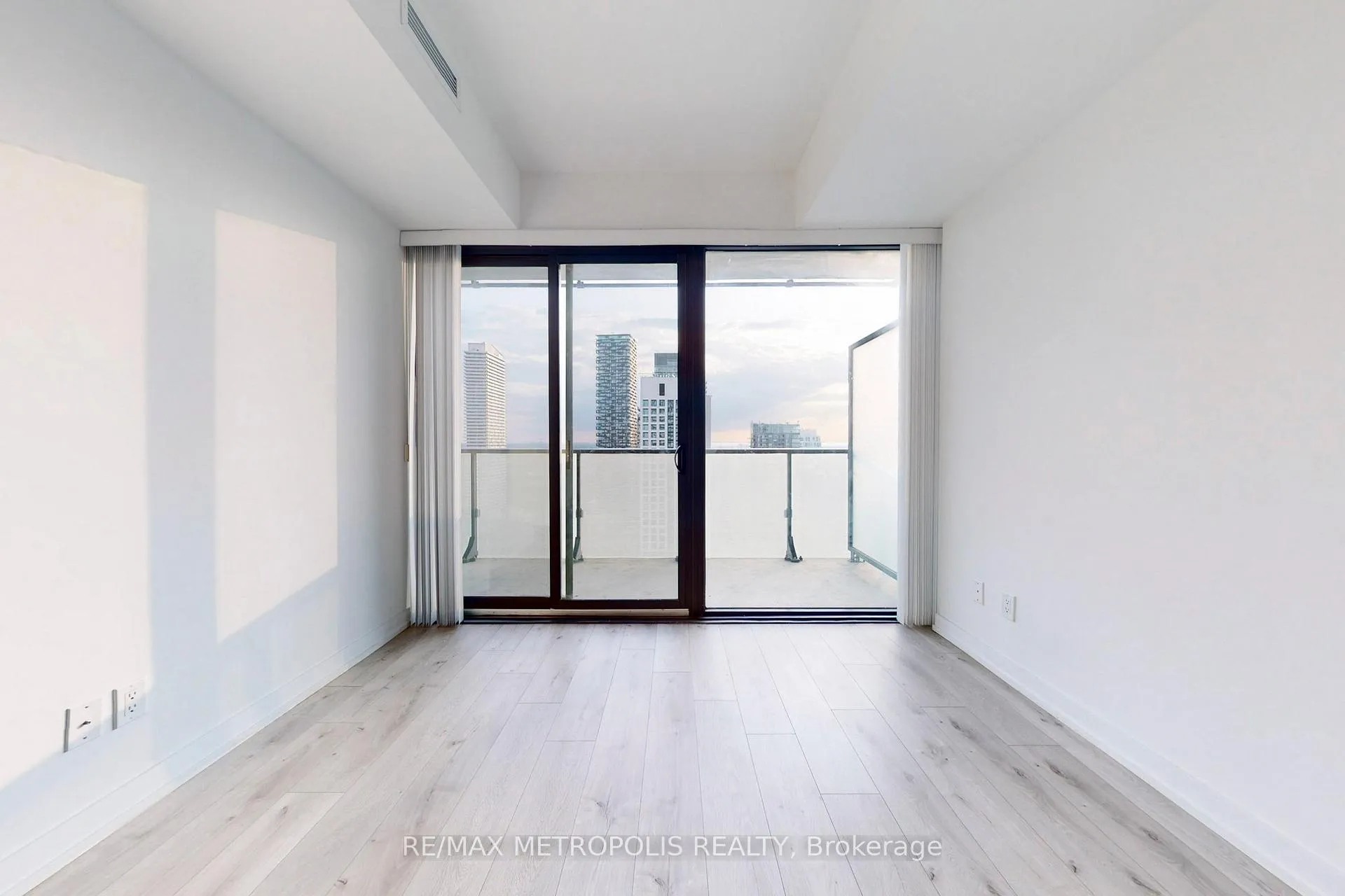 Photo 15 of Unit 3710, 161 Roehampton Avenue, Toronto, Mount Pleasant West — HOMEH