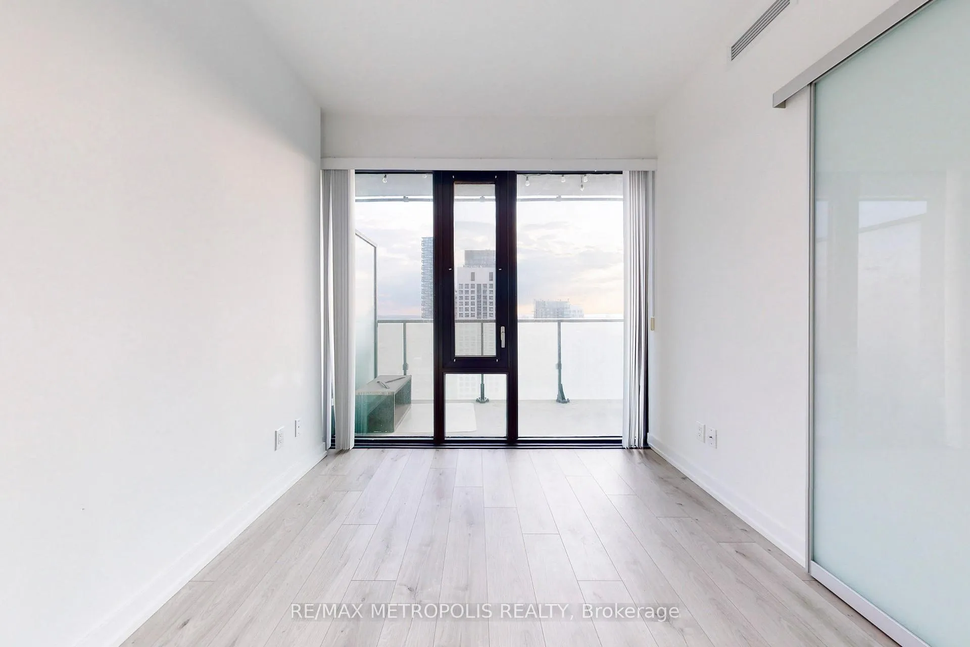 Photo 16 of Unit 3710, 161 Roehampton Avenue, Toronto, Mount Pleasant West — HOMEH