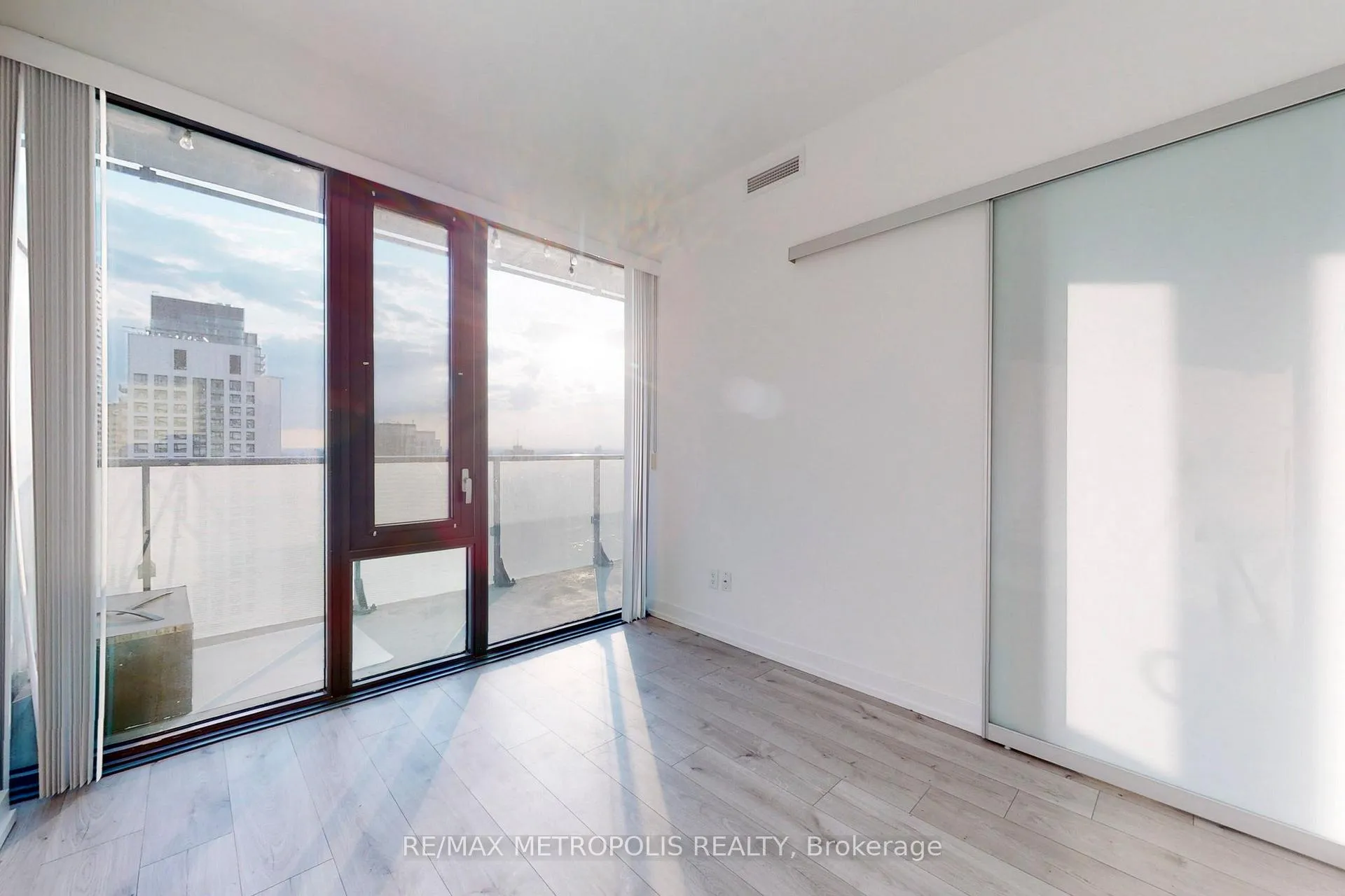 Photo 17 of Unit 3710, 161 Roehampton Avenue, Toronto, Mount Pleasant West — HOMEH