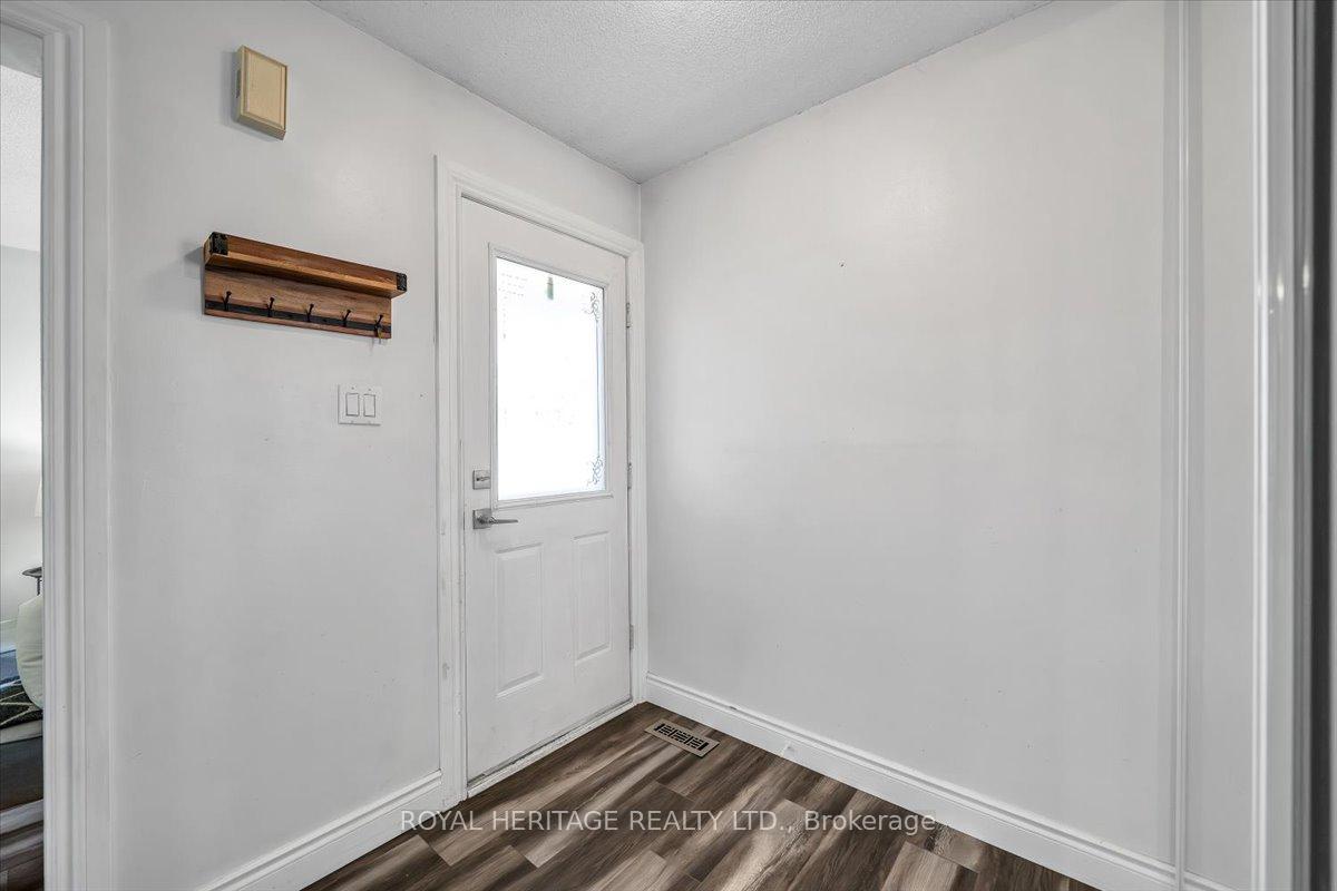 Photo 4 of 47 Yorkville Drive, Clarington, Courtice — HOMEH