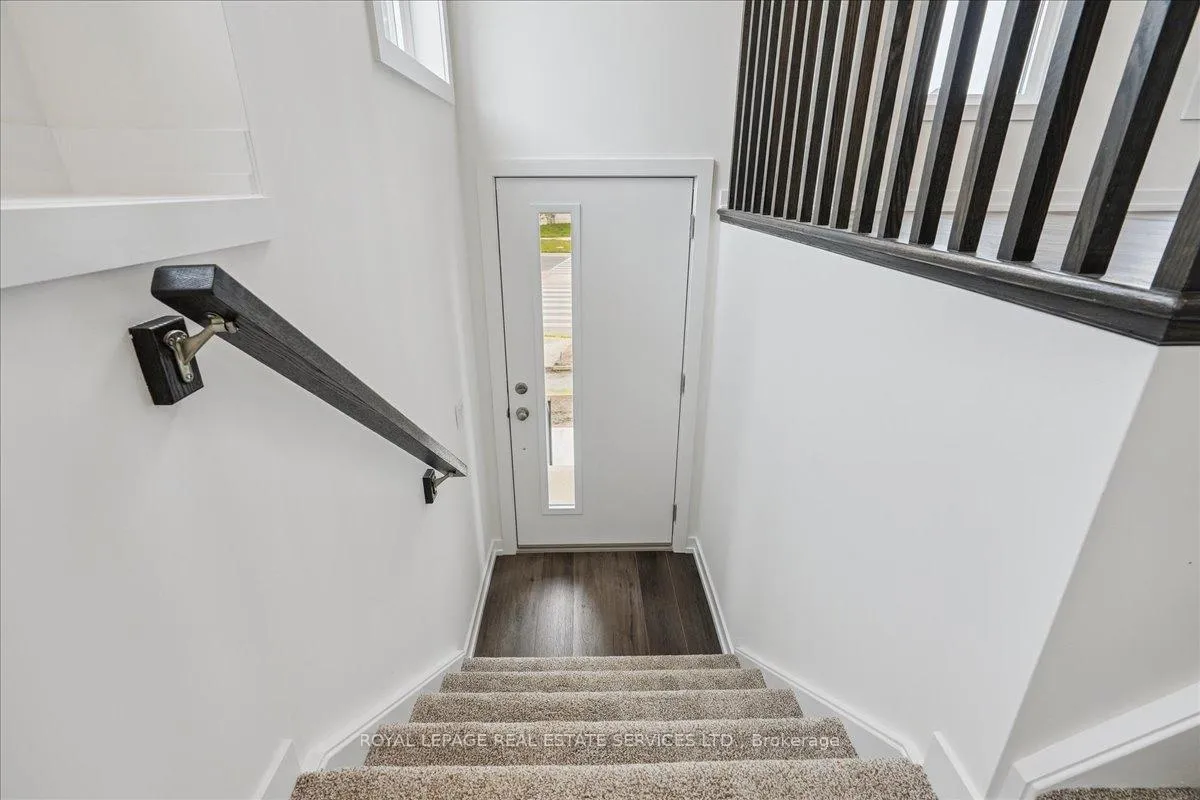 Photo 2 of 271 Burke Street, Hamilton, Waterdown — HOMEH