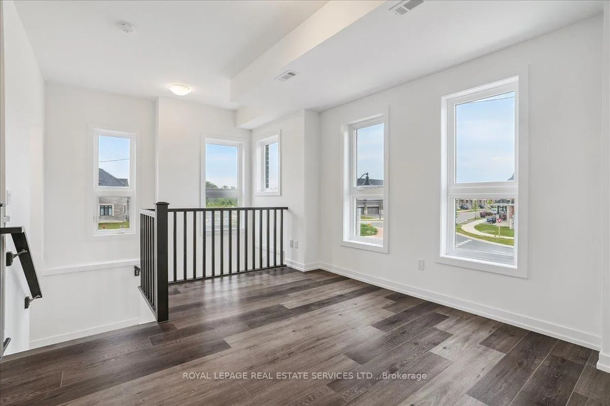 Photo 3 of 271 Burke Street, Hamilton, Waterdown — HOMEH
