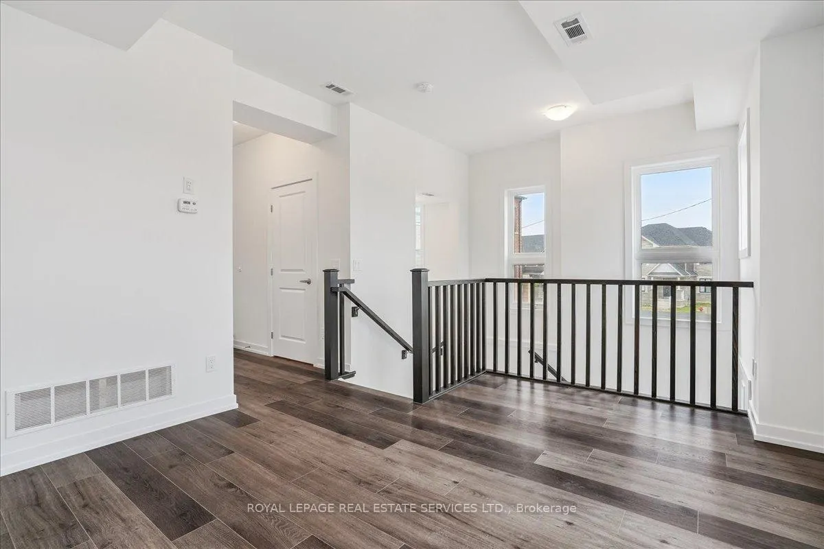 Photo 4 of 271 Burke Street, Hamilton, Waterdown — HOMEH