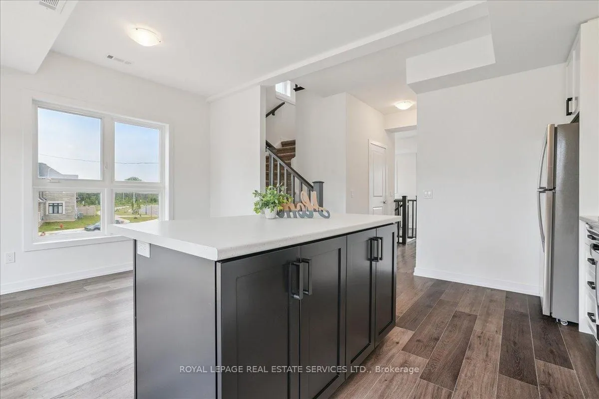 Photo 9 of 271 Burke Street, Hamilton, Waterdown — HOMEH