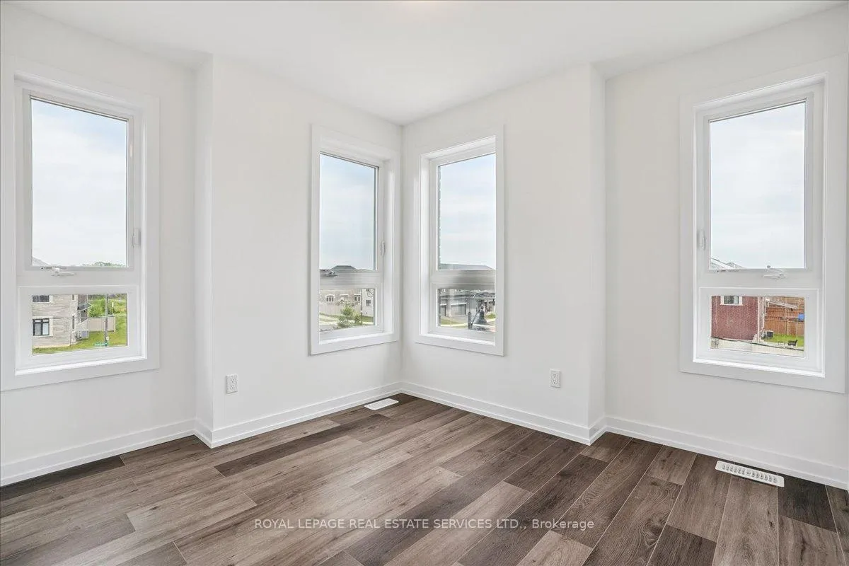 Photo 21 of 271 Burke Street, Hamilton, Waterdown — HOMEH