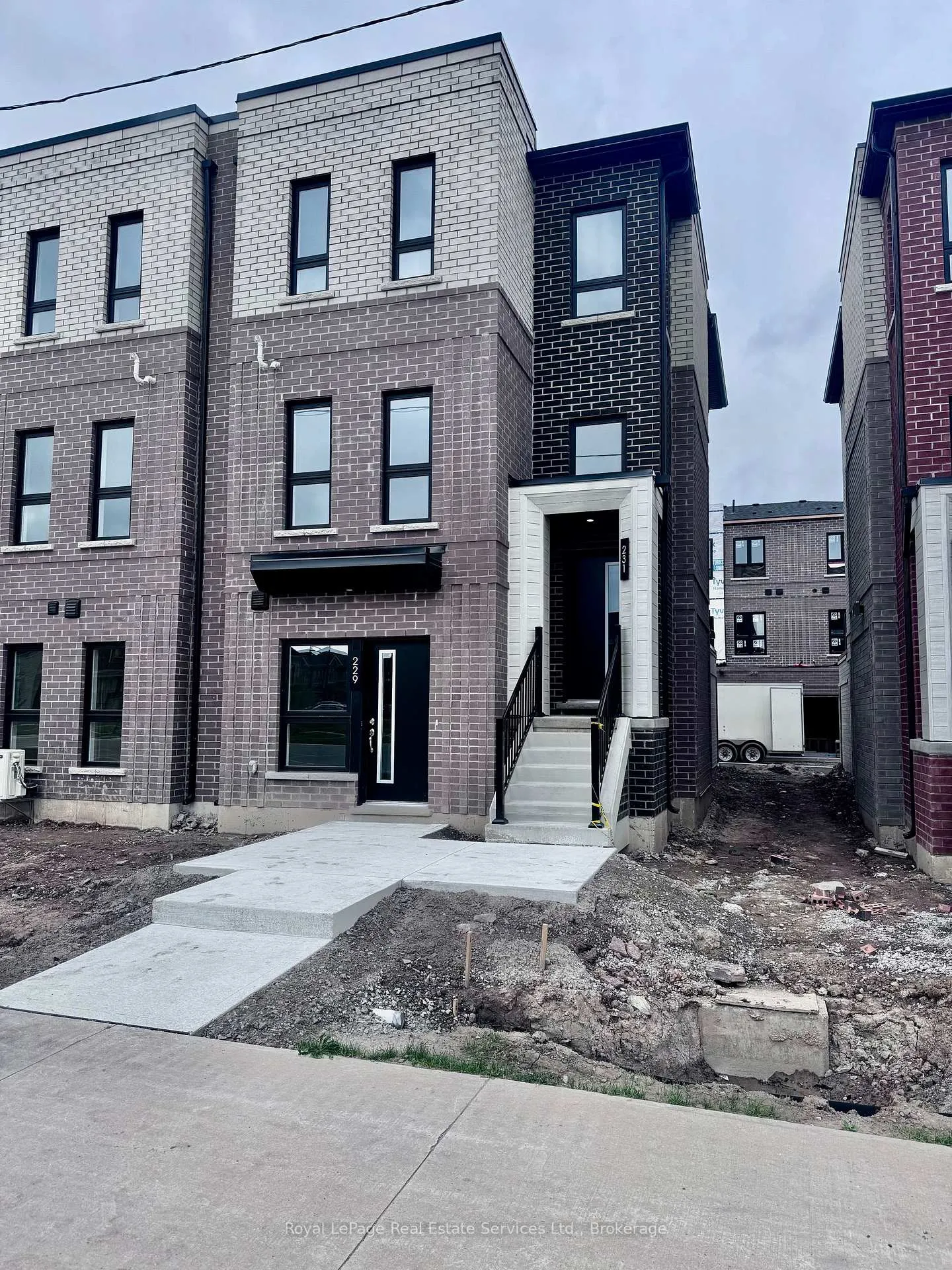 Photo 1 of 231 Burke Street, Hamilton, Waterdown — HOMEH