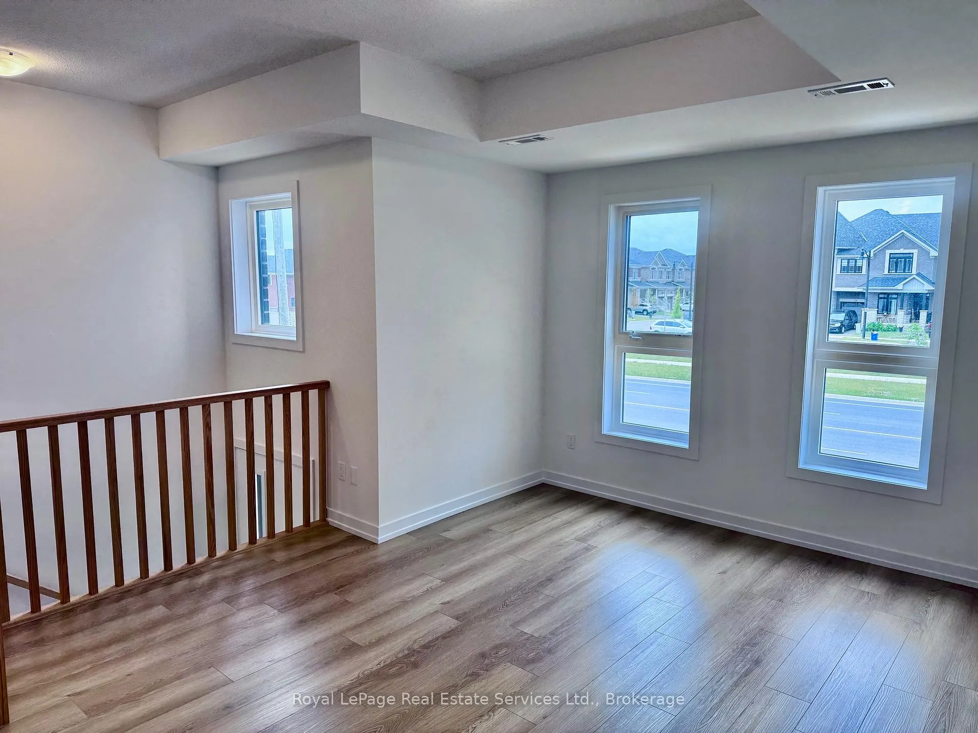Photo 2 of 231 Burke Street, Hamilton, Waterdown — HOMEH