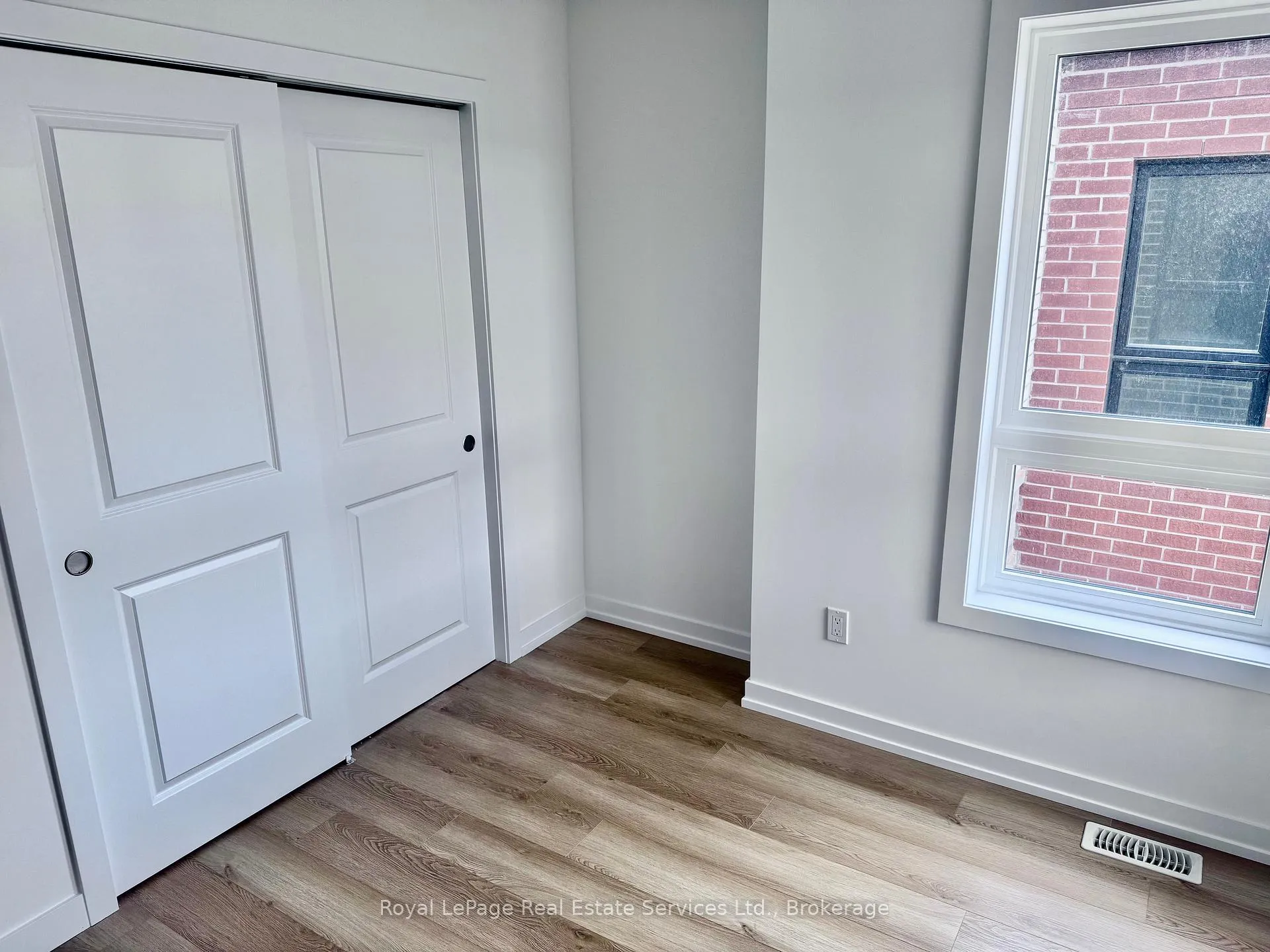 Photo 10 of 231 Burke Street, Hamilton, Waterdown — HOMEH