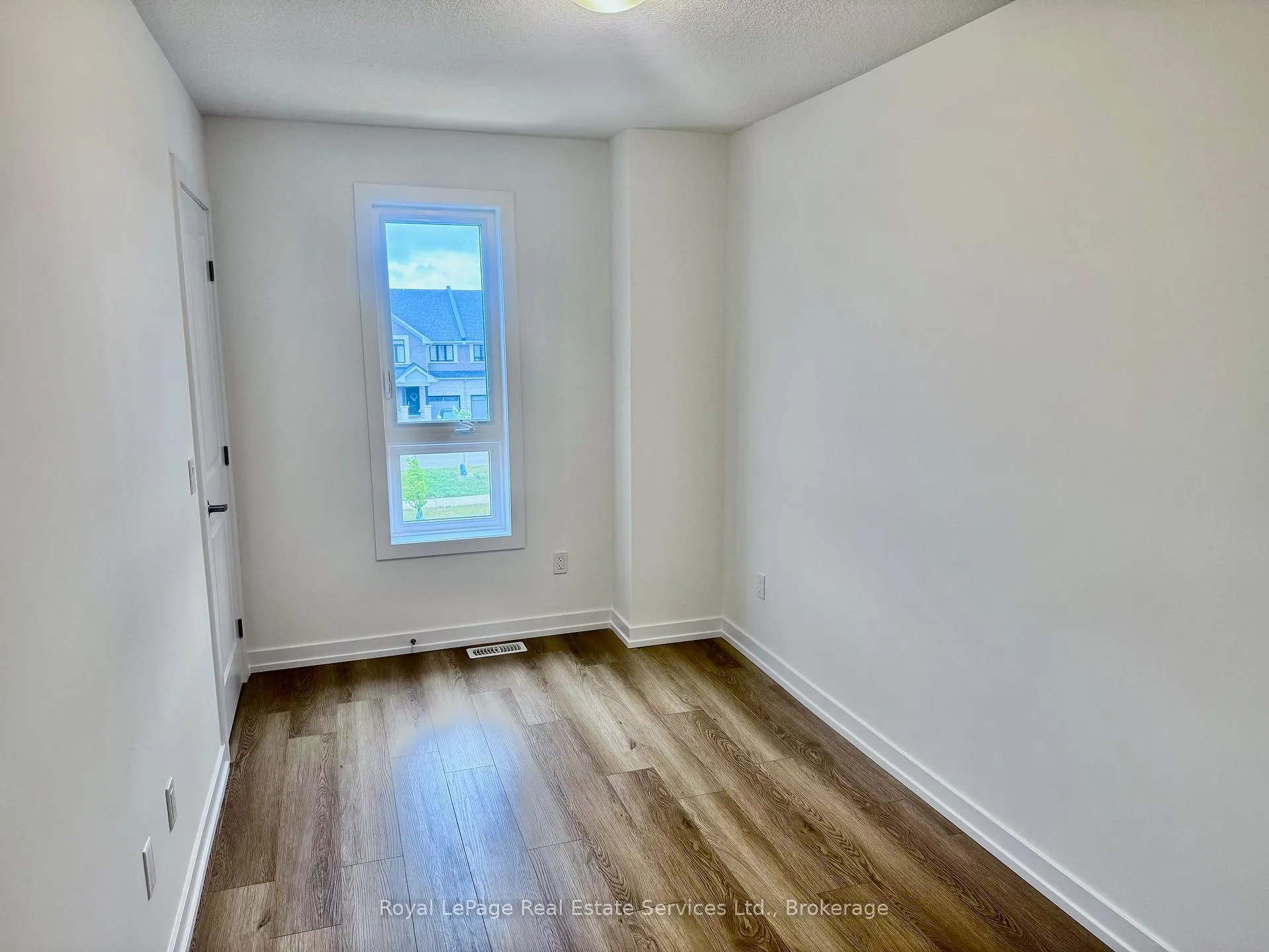 Photo 12 of 231 Burke Street, Hamilton, Waterdown — HOMEH