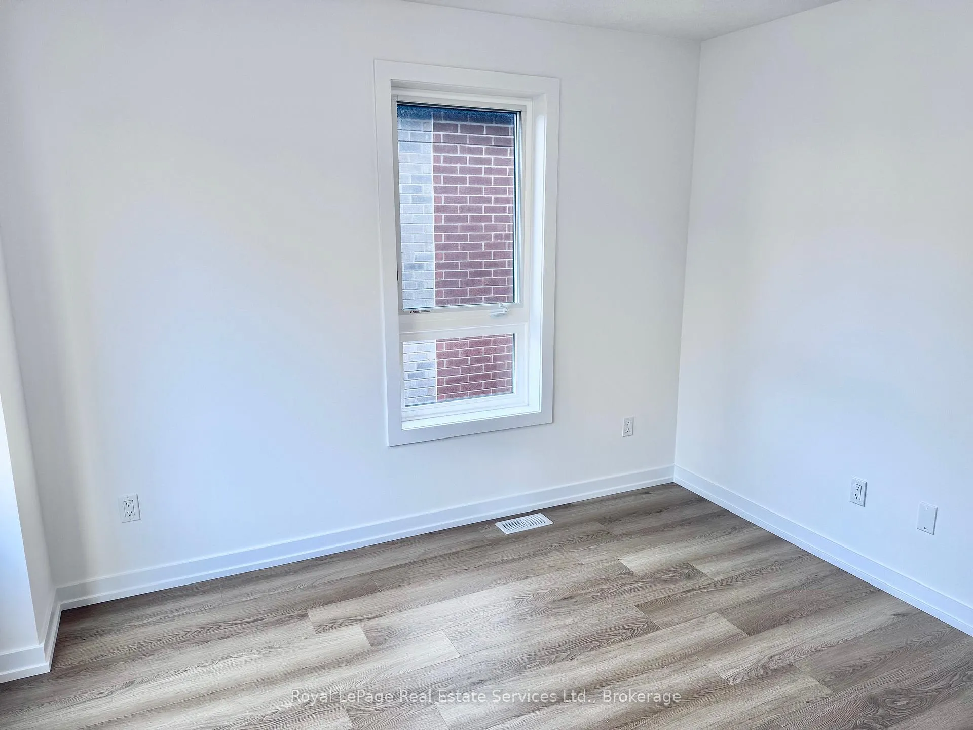 Photo 15 of 231 Burke Street, Hamilton, Waterdown — HOMEH