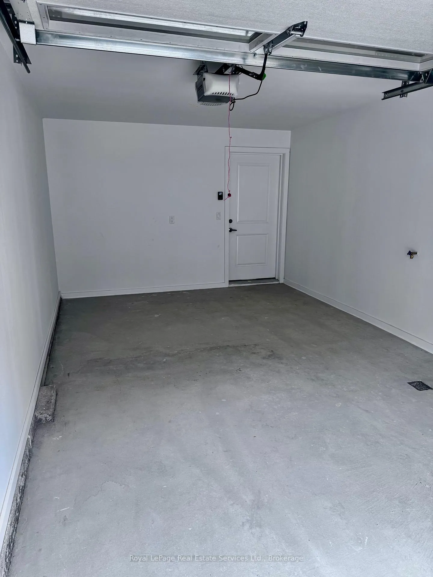 Photo 20 of 231 Burke Street, Hamilton, Waterdown — HOMEH