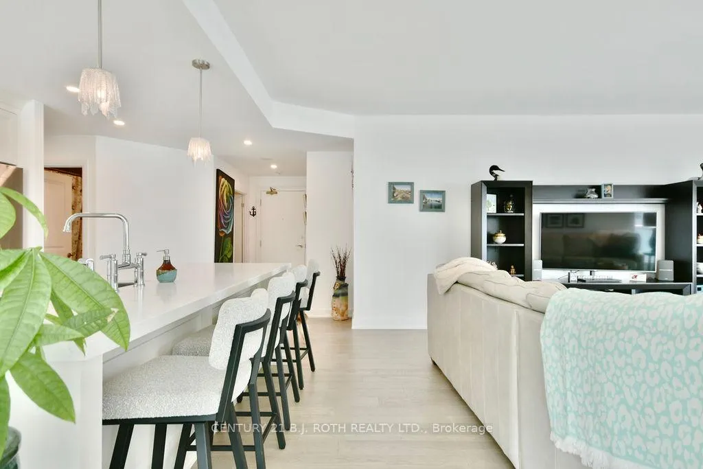 Photo 9 of Unit 1503, 6 Toronto Street, Barrie, Lakeshore — HOMEH