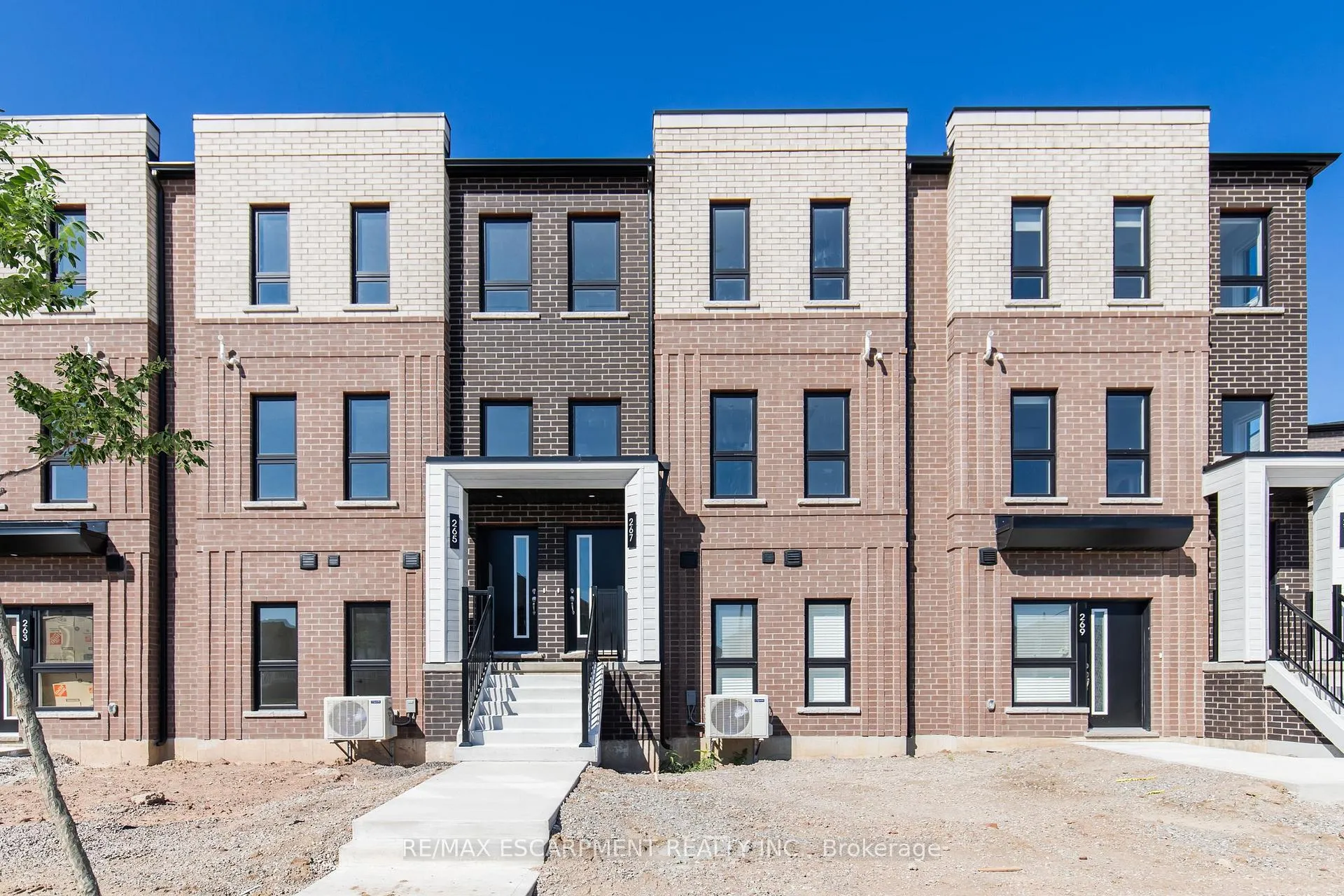 Photo 1 of 267 Burke Street, Hamilton, Waterdown — HOMEH