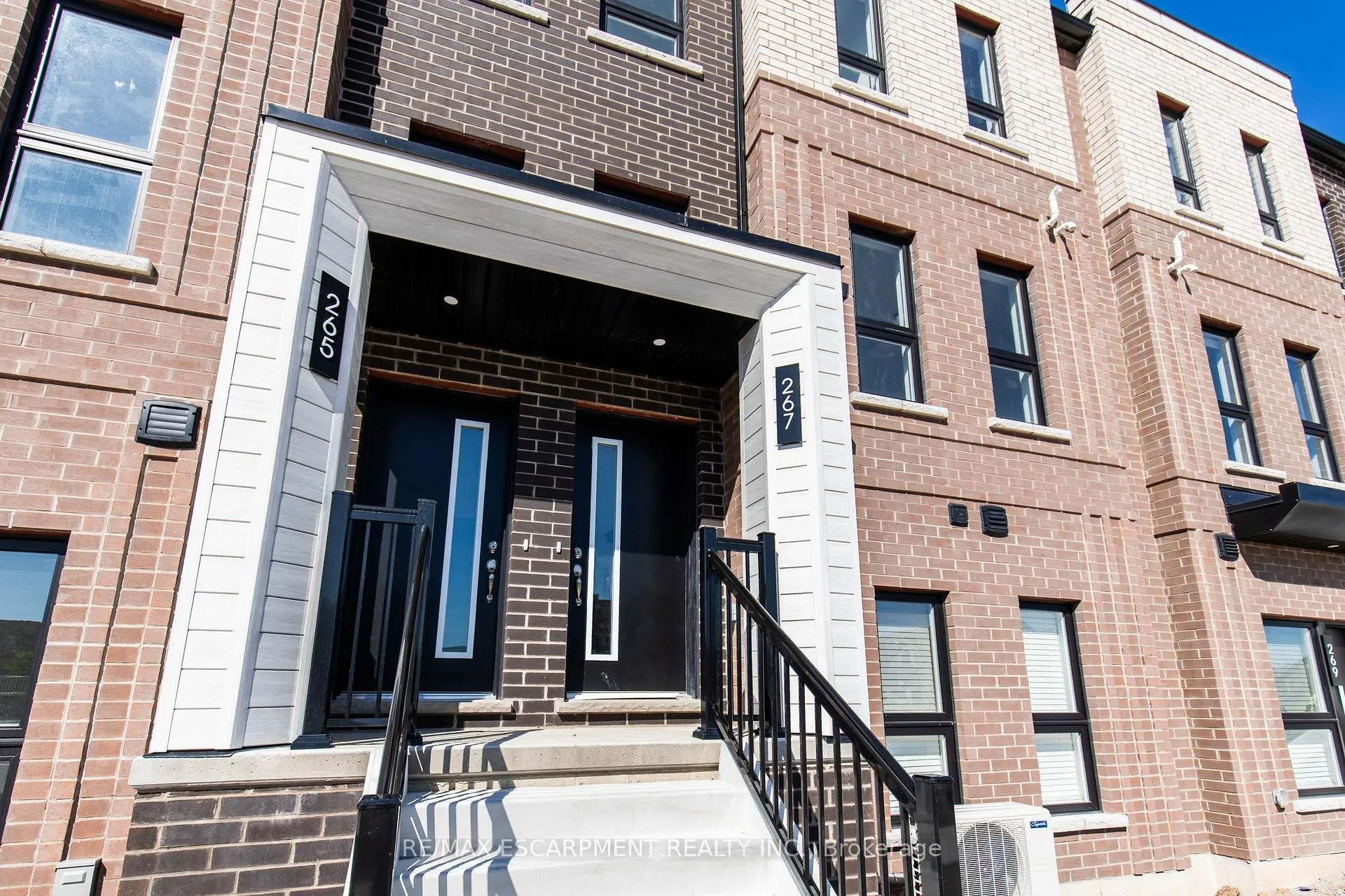 Photo 2 of 267 Burke Street, Hamilton, Waterdown — HOMEH