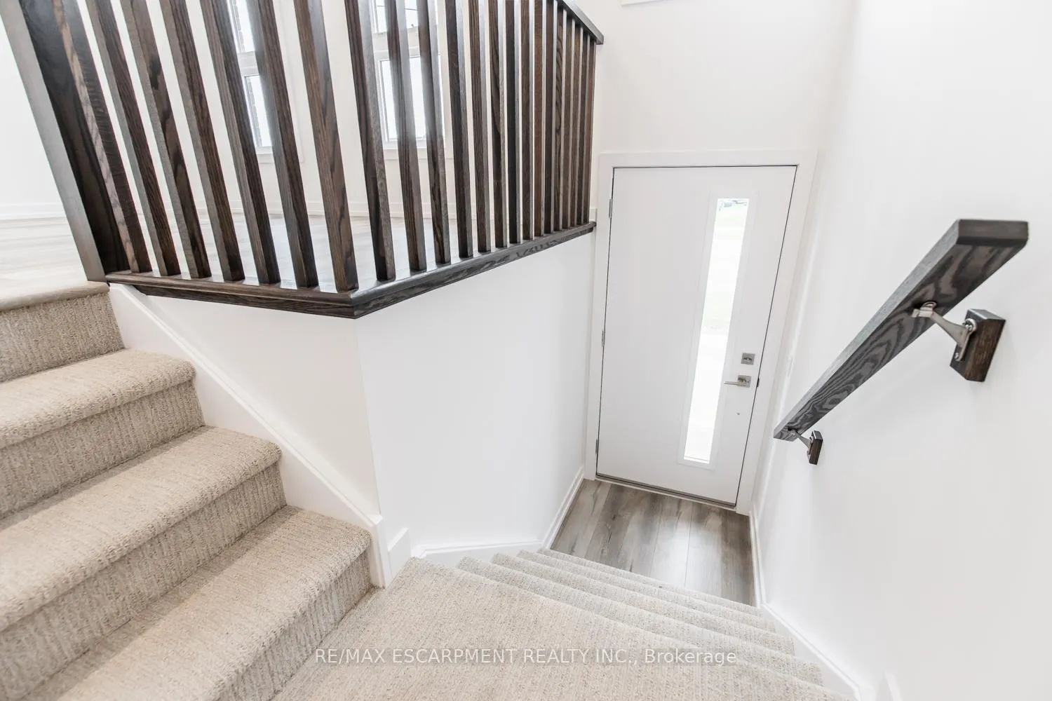 Photo 3 of 267 Burke Street, Hamilton, Waterdown — HOMEH