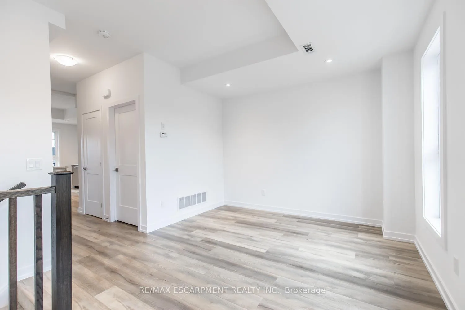 Photo 5 of 267 Burke Street, Hamilton, Waterdown — HOMEH