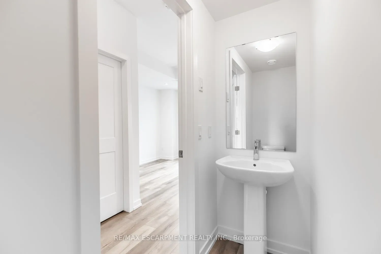 Photo 6 of 267 Burke Street, Hamilton, Waterdown — HOMEH