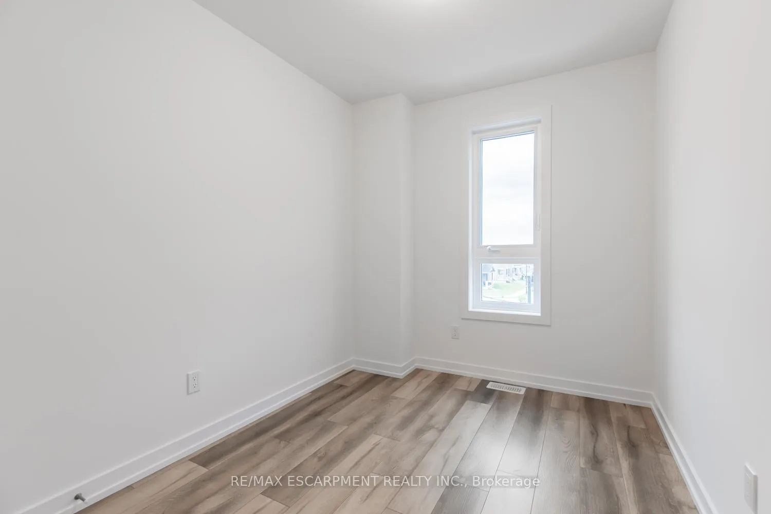 Photo 31 of 267 Burke Street, Hamilton, Waterdown — HOMEH