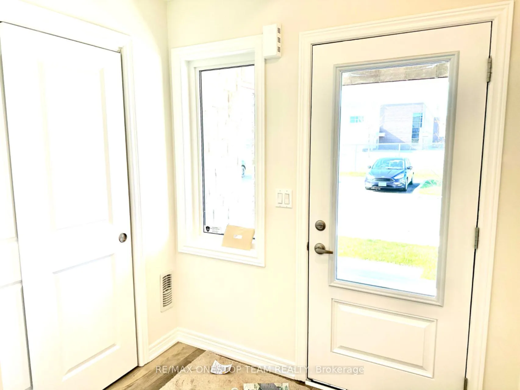 Photo 3 of Unit 4, 40 Zinfandel Drive, Hamilton, Fruitland — HOMEH