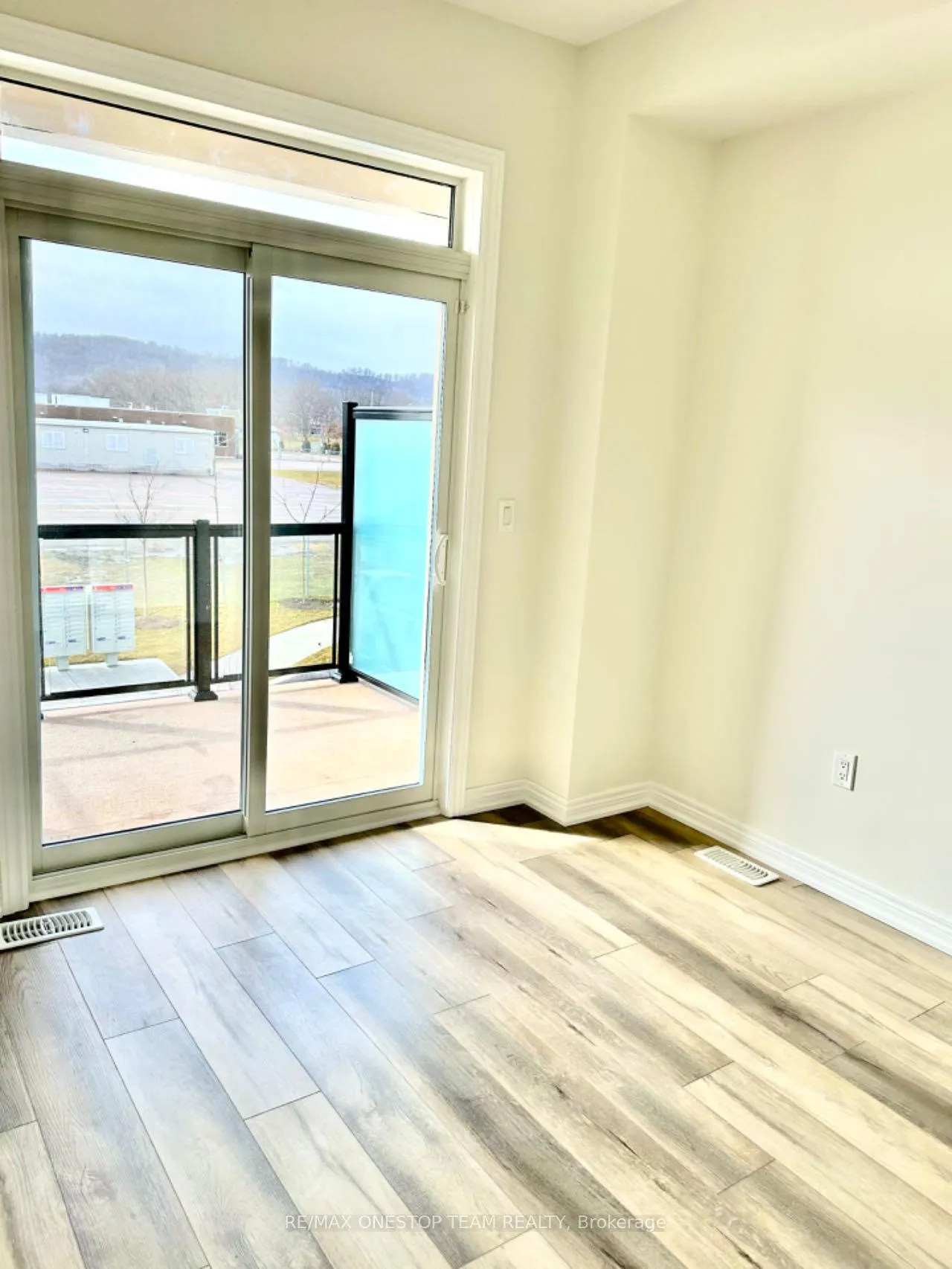 Photo 8 of Unit 4, 40 Zinfandel Drive, Hamilton, Fruitland — HOMEH