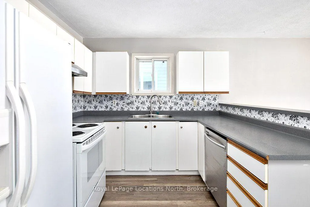 Photo 7 of 14 Birchwood Court, Meaford — HOMEH