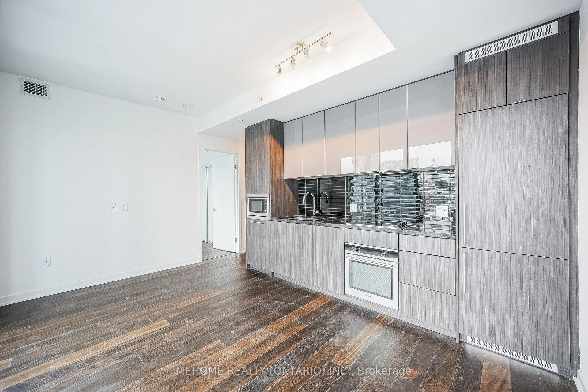 Photo 5 of Unit 4215, 115 Blue Jays Way, Toronto, Waterfront Communities — HOMEH
