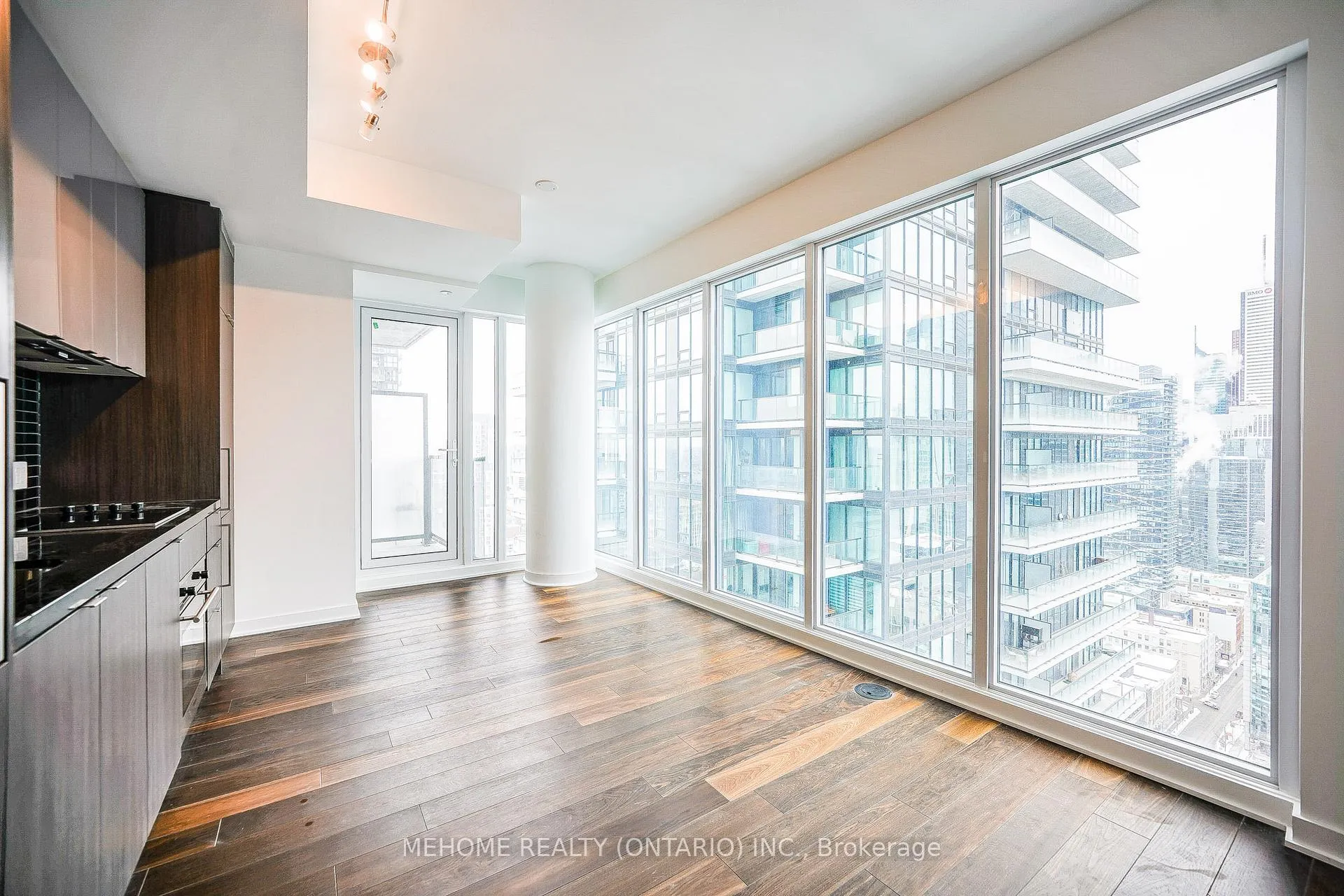 Photo 6 of Unit 4215, 115 Blue Jays Way, Toronto, Waterfront Communities — HOMEH
