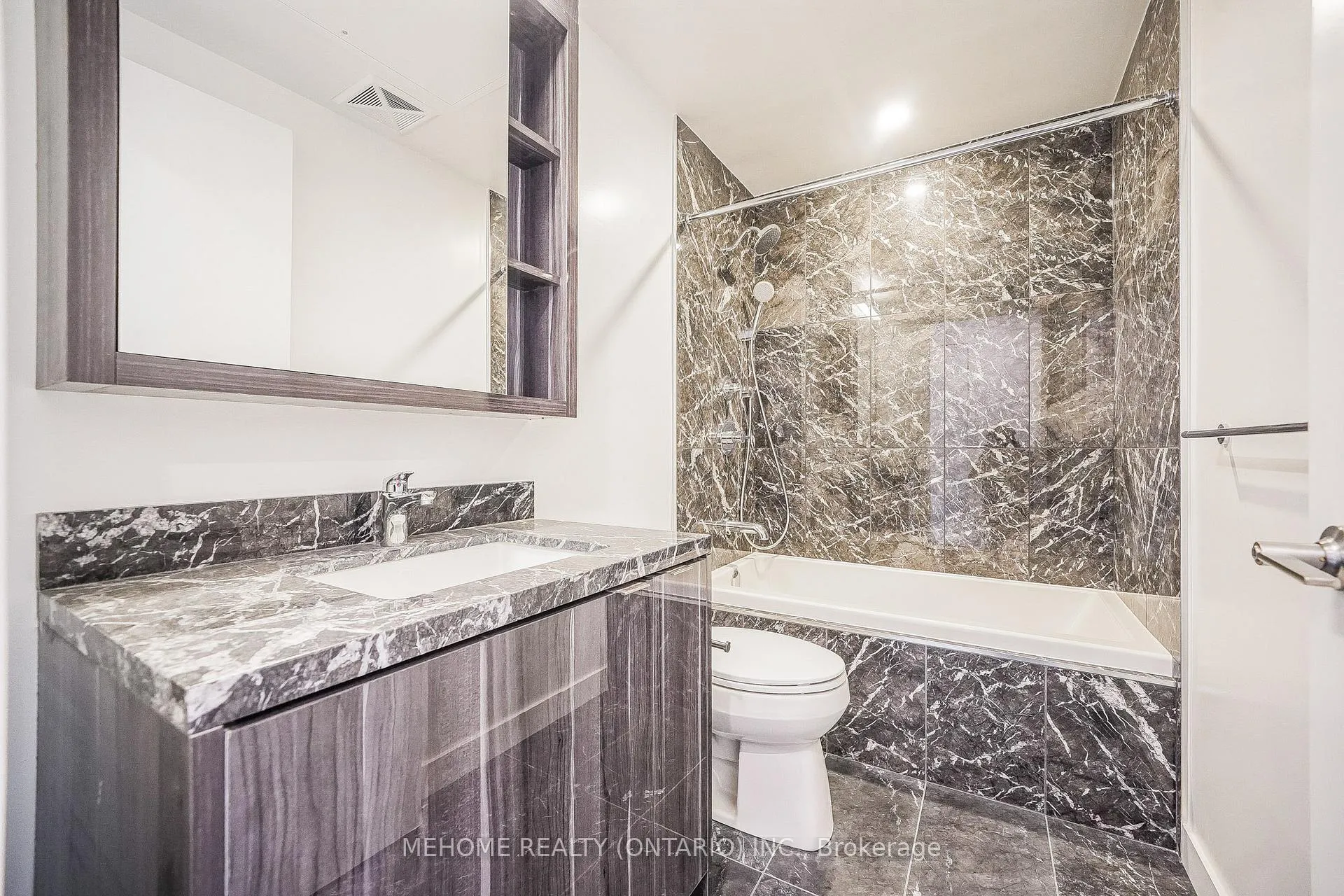 Photo 11 of Unit 4215, 115 Blue Jays Way, Toronto, Waterfront Communities — HOMEH
