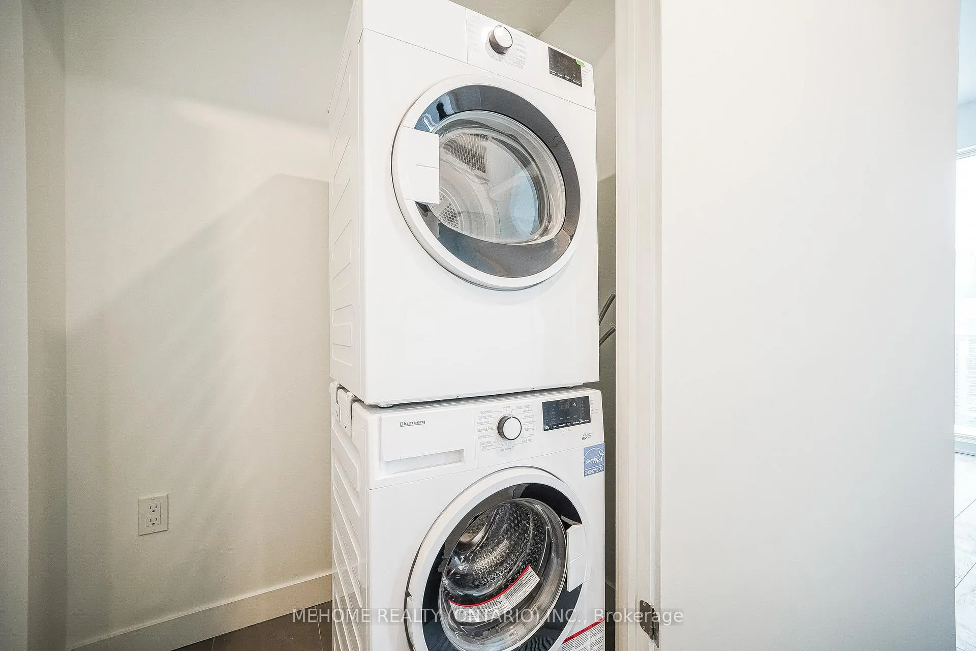 Photo 14 of Unit 4215, 115 Blue Jays Way, Toronto, Waterfront Communities — HOMEH
