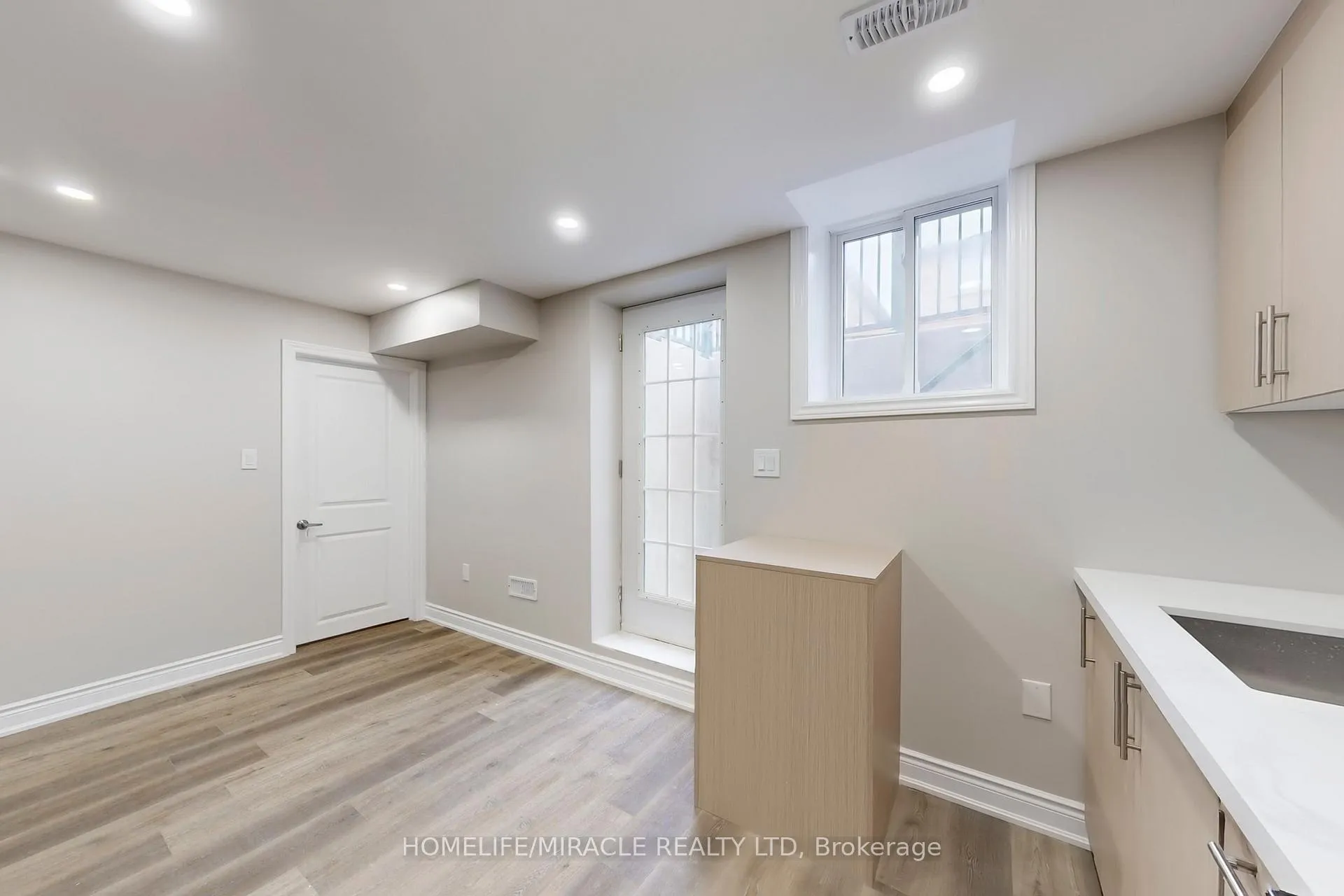 Photo 2 of Unit Bsmnt, 328 Dalgleish Gardens, Milton, Scott — HOMEH