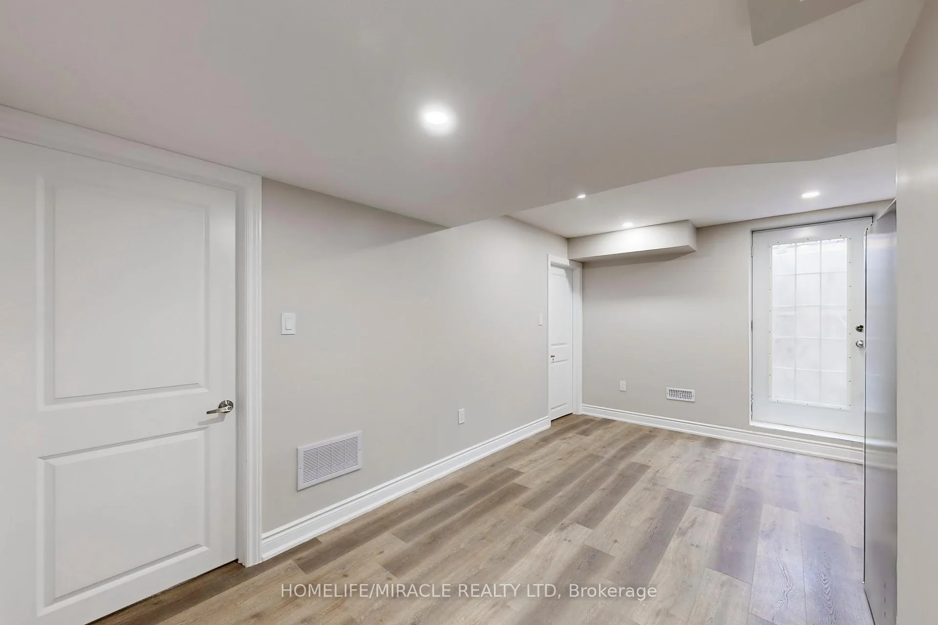 Photo 5 of Unit Bsmnt, 328 Dalgleish Gardens, Milton, Scott — HOMEH