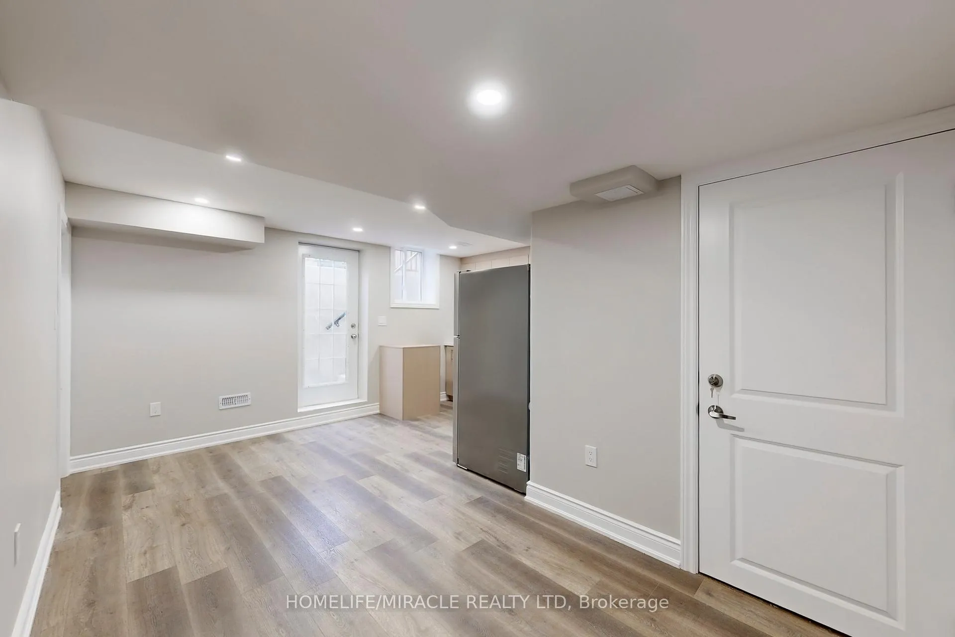 Photo 6 of Unit Bsmnt, 328 Dalgleish Gardens, Milton, Scott — HOMEH