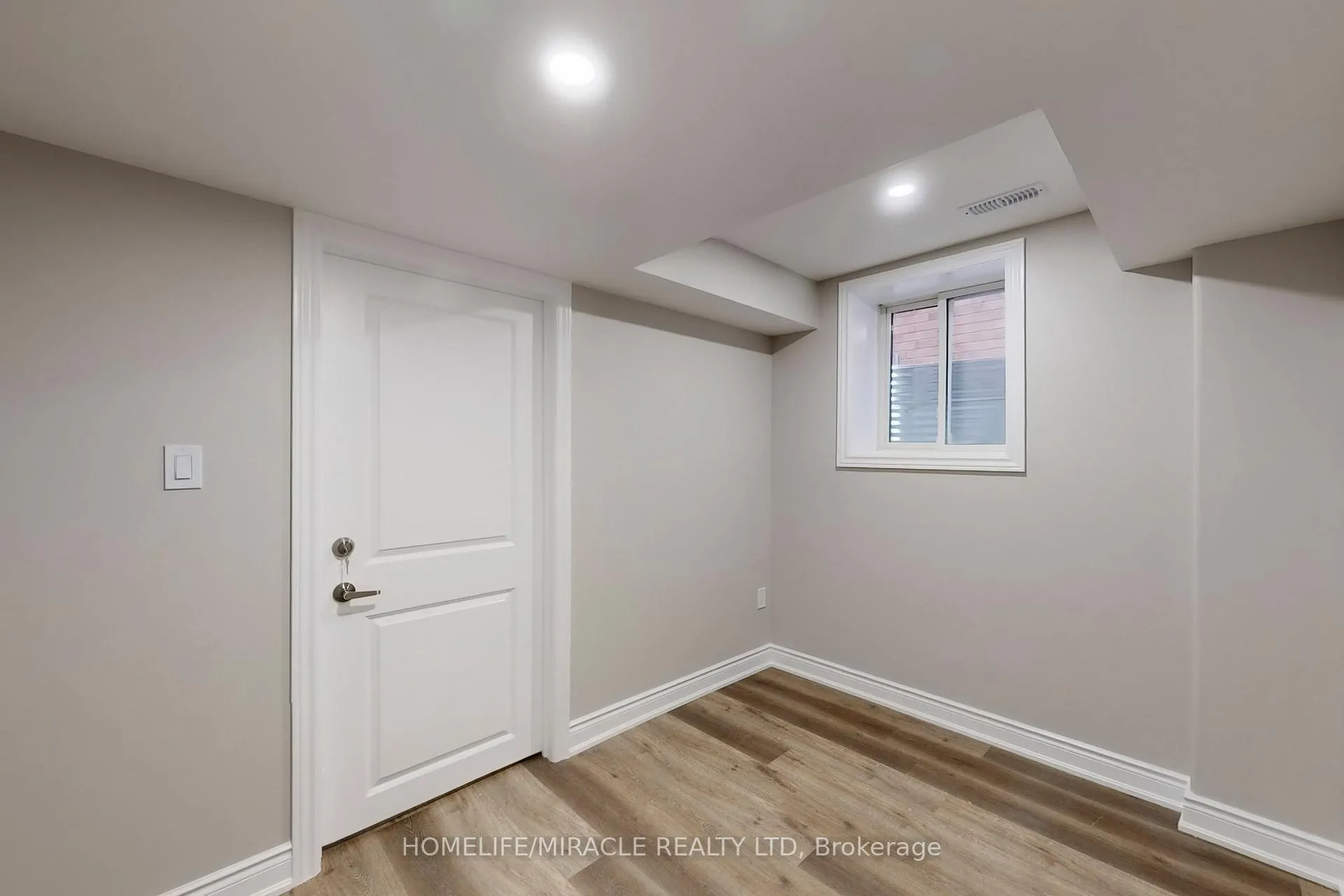 Photo 11 of Unit Bsmnt, 328 Dalgleish Gardens, Milton, Scott — HOMEH