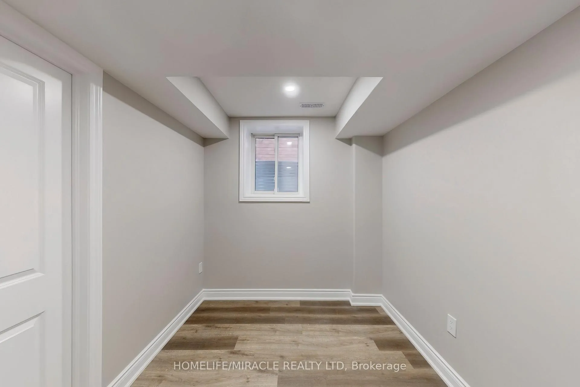 Photo 12 of Unit Bsmnt, 328 Dalgleish Gardens, Milton, Scott — HOMEH