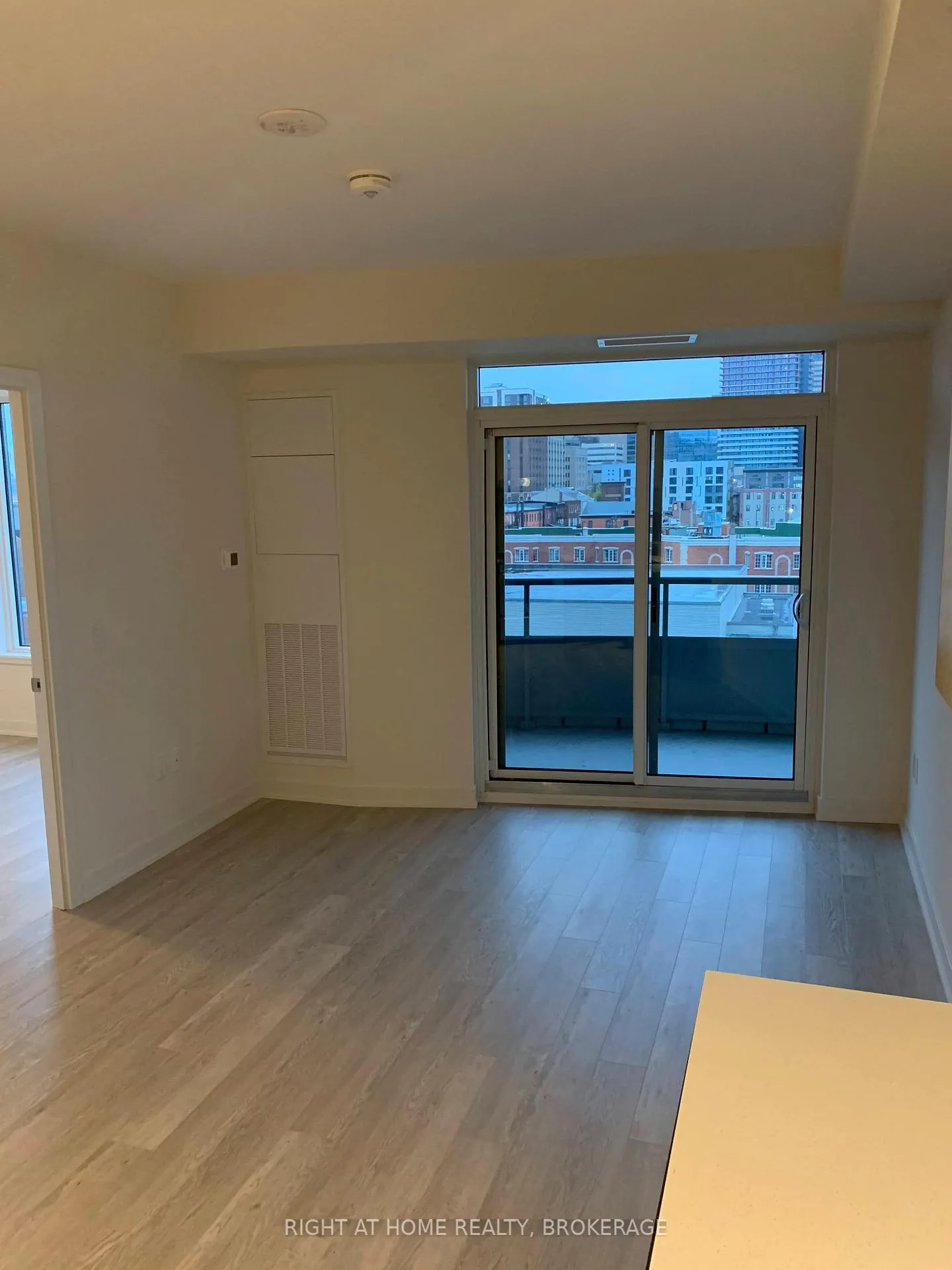 Photo 4 of Unit 716, 212 King William Street, Hamilton, Beasley — HOMEH